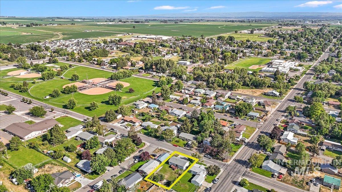 706 10th Avenue Property Photo 49