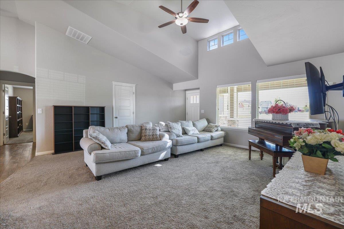 1120 Ballard Way Property Photo 6