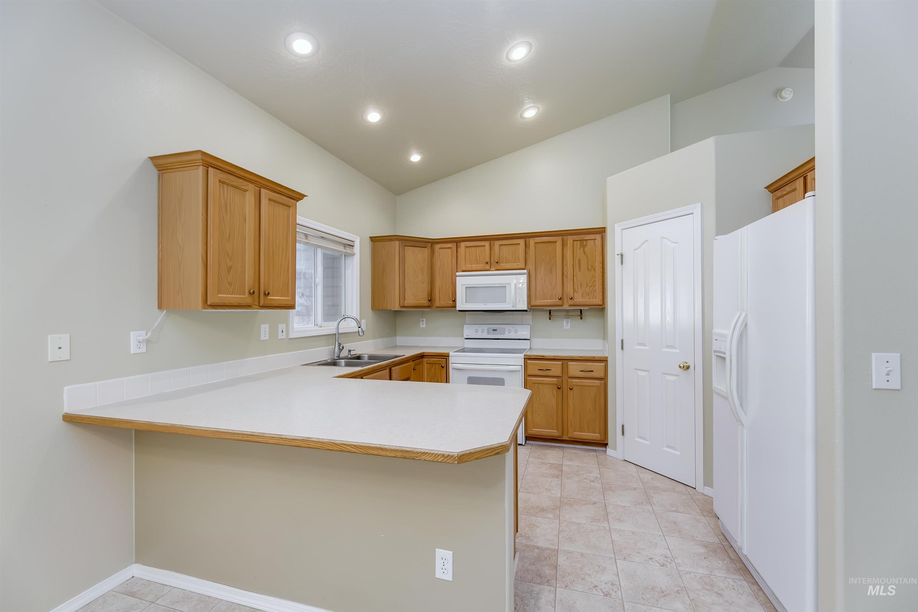 2903 N Rough Stone Way Property Photo 5