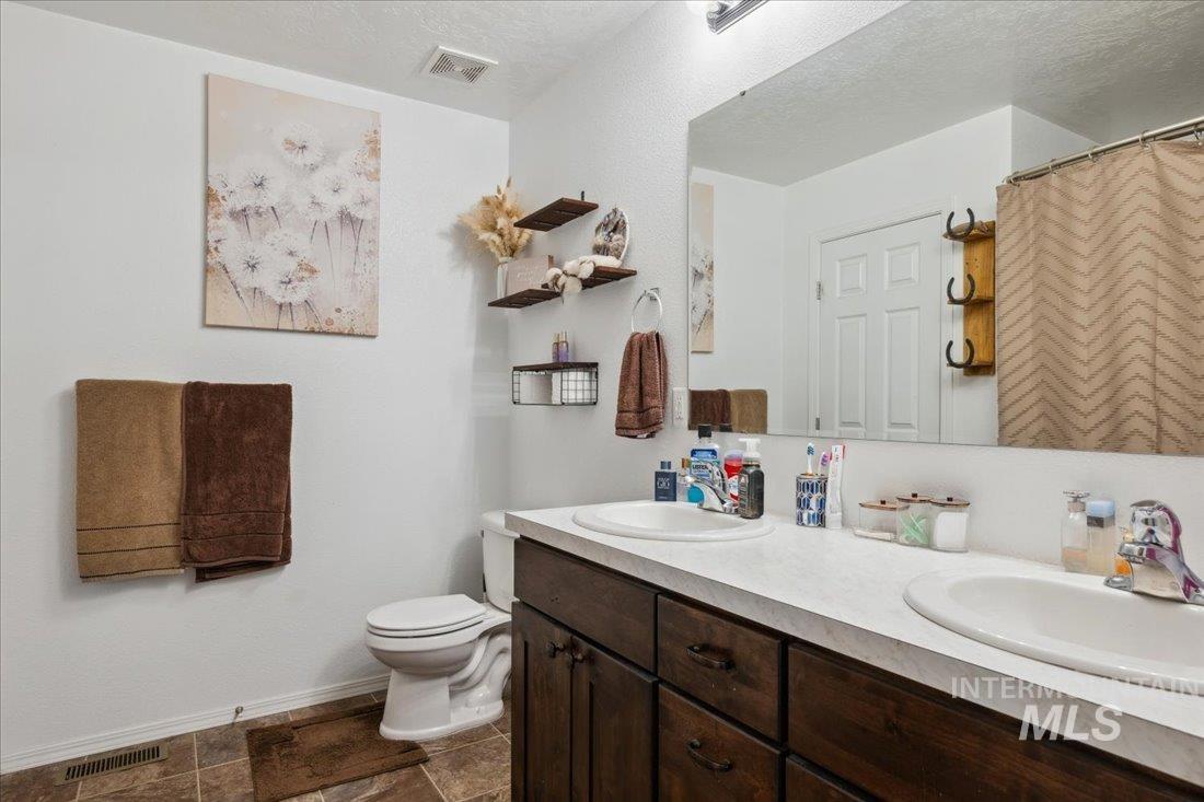 3848 W Newland St Property Photo 24