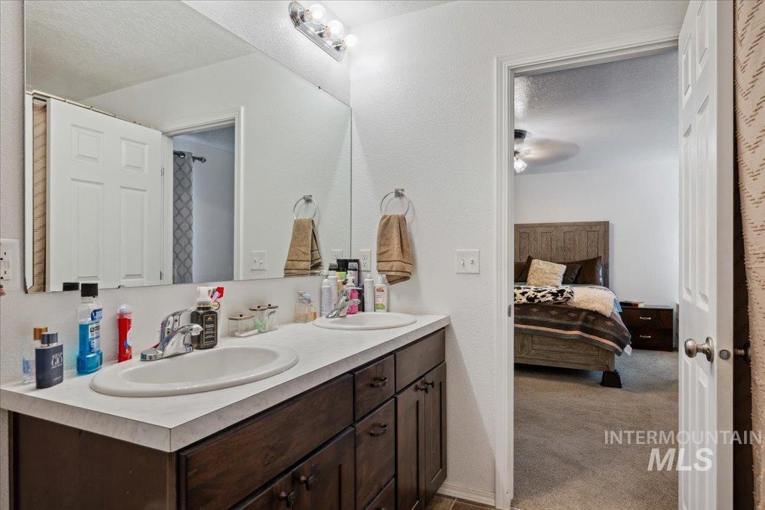3848 W Newland St Property Photo 25