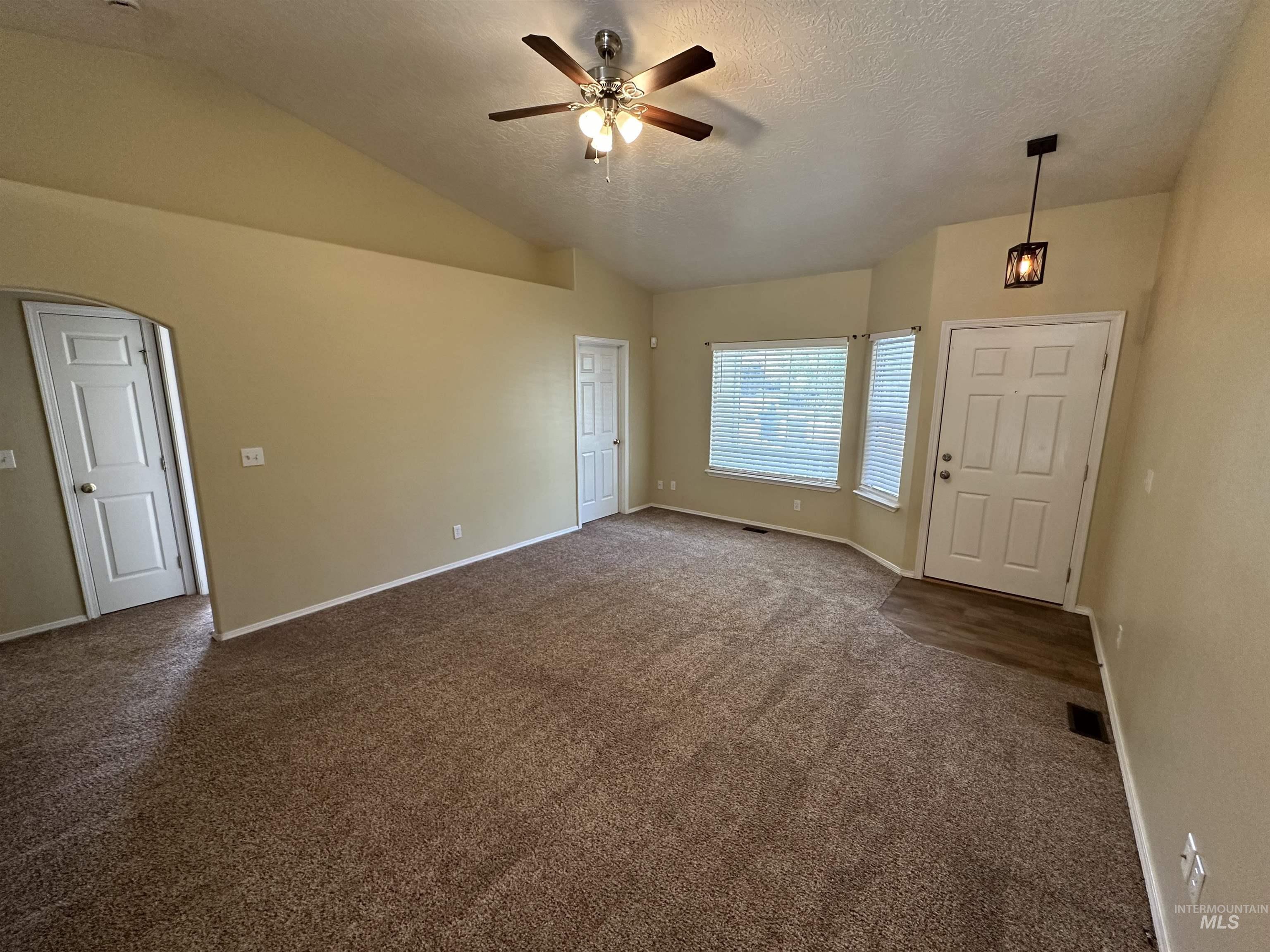14298 Shenandoah St Property Photo 5