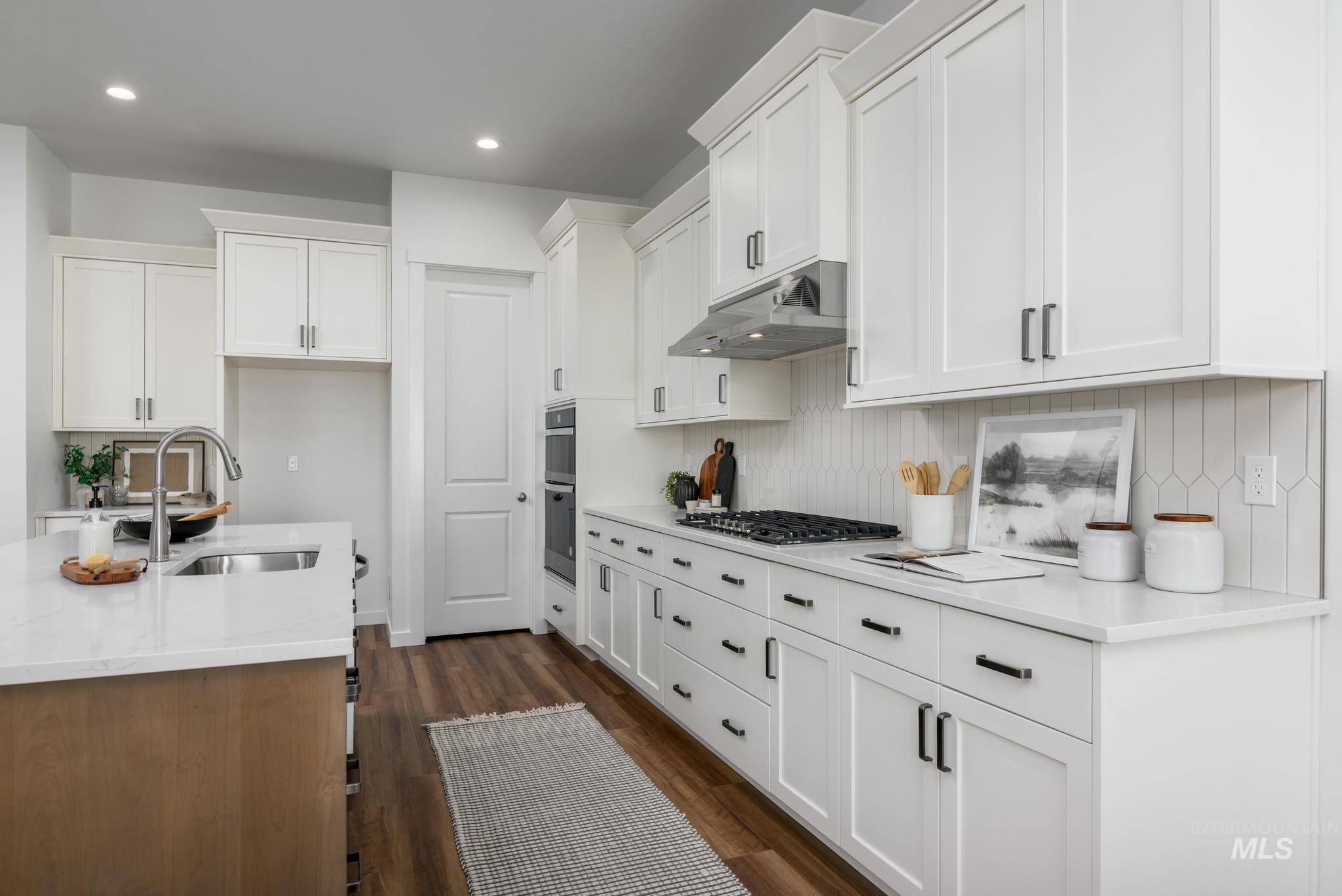 3659 N San Carlos Way Property Photo 4