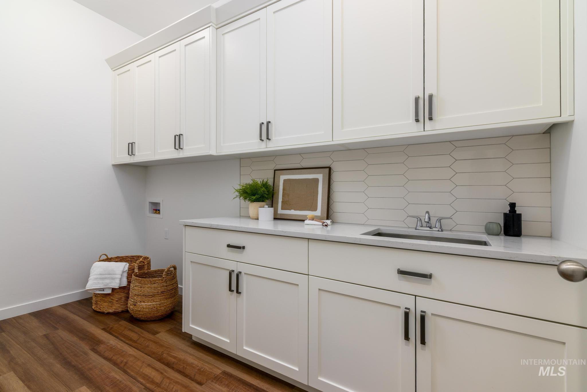 3659 N San Carlos Way Property Photo 9