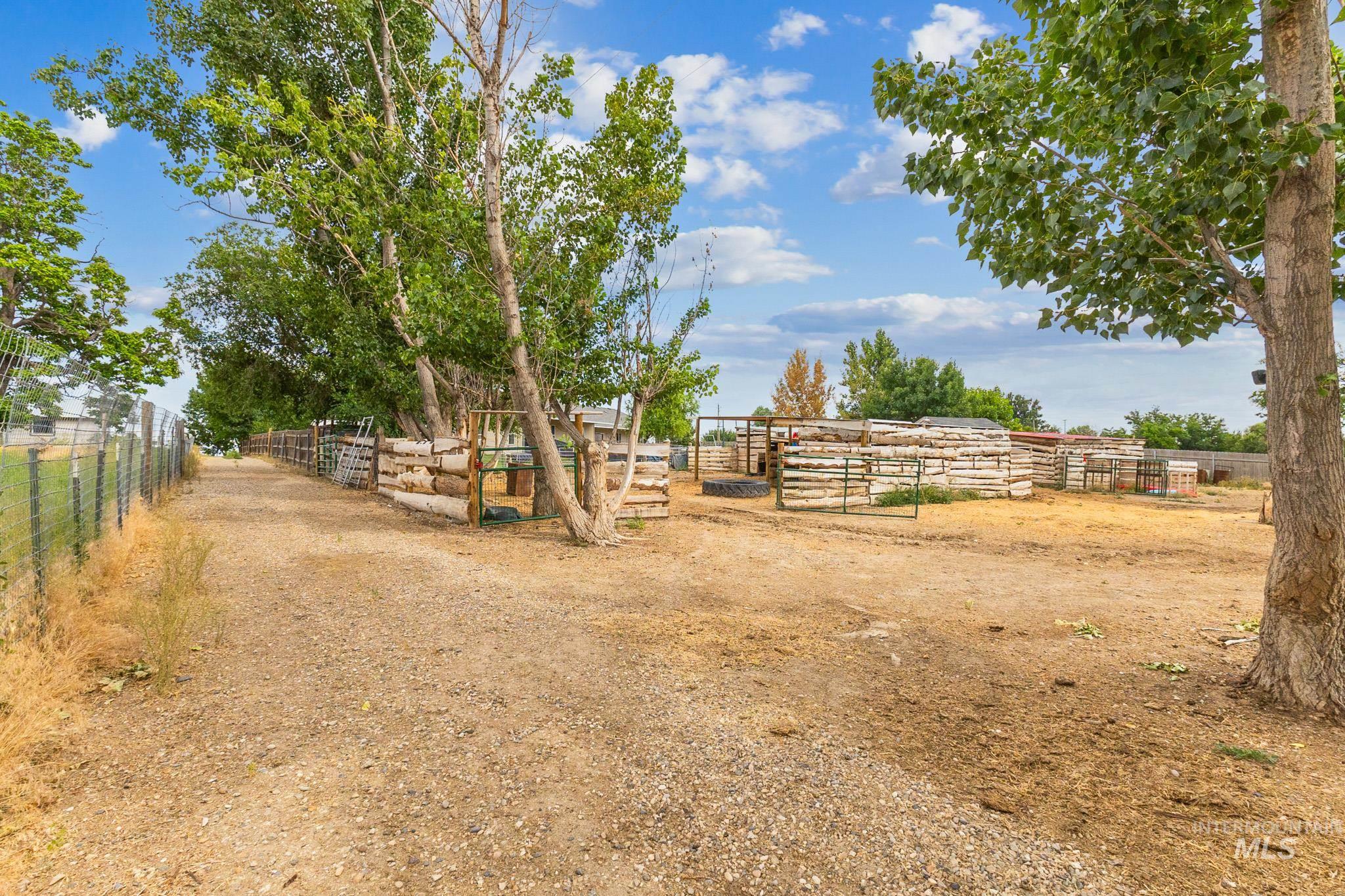 27499 Pioneer Ln Property Photo 9
