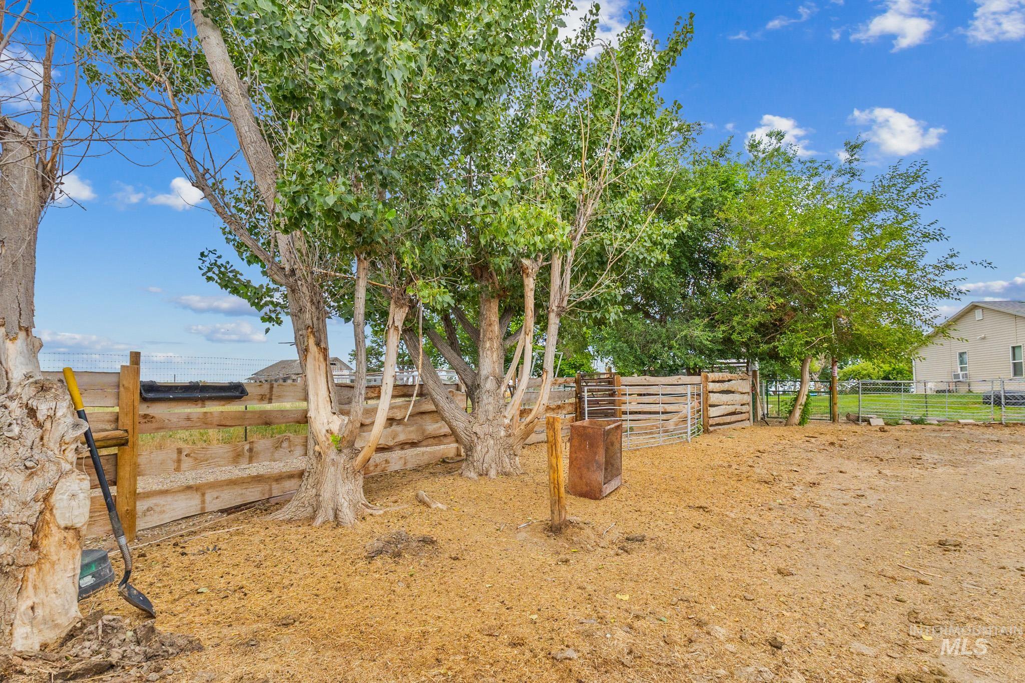27499 Pioneer Ln Property Photo 10
