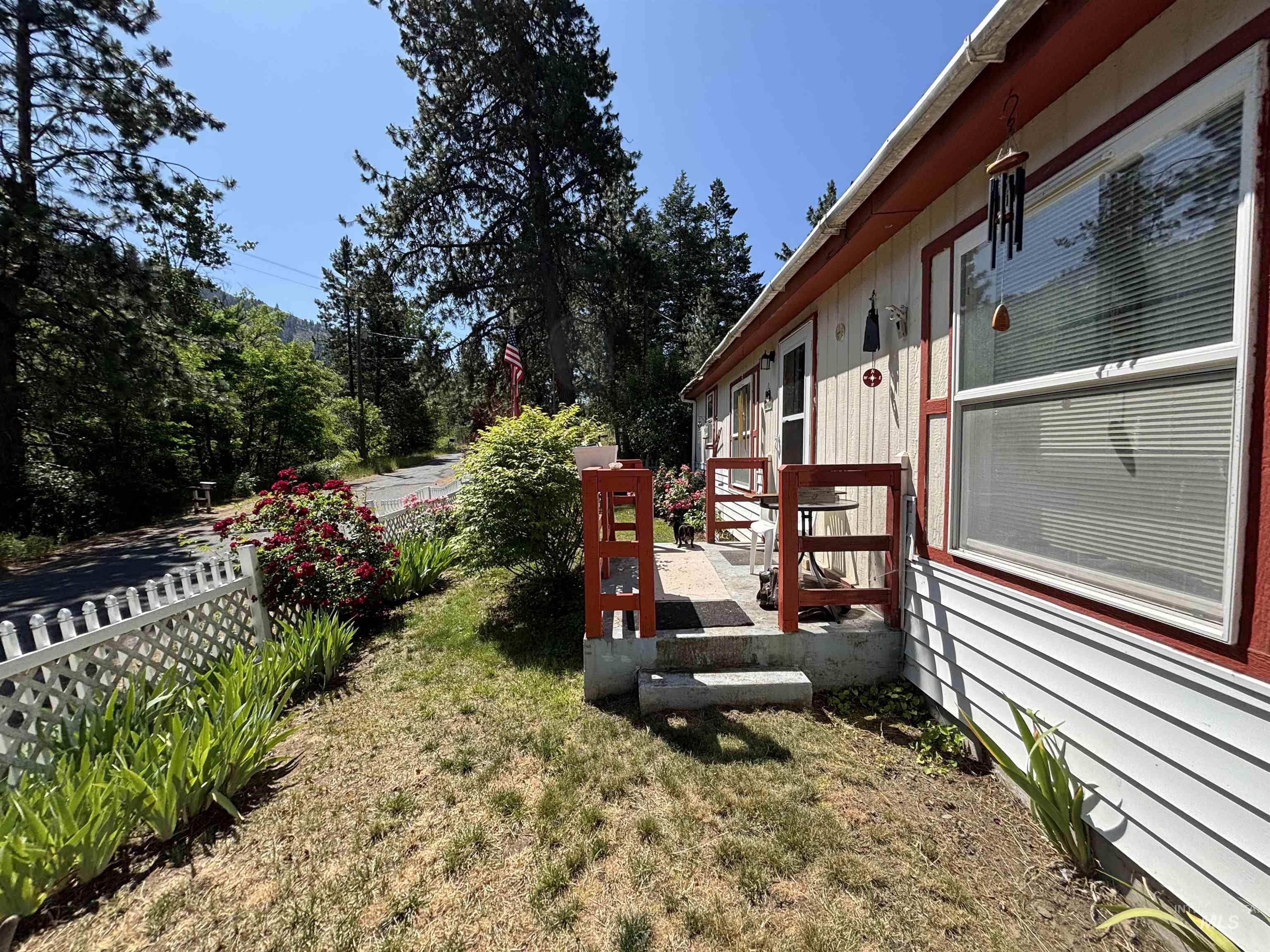 5645 Pines Rd Property Photo 2