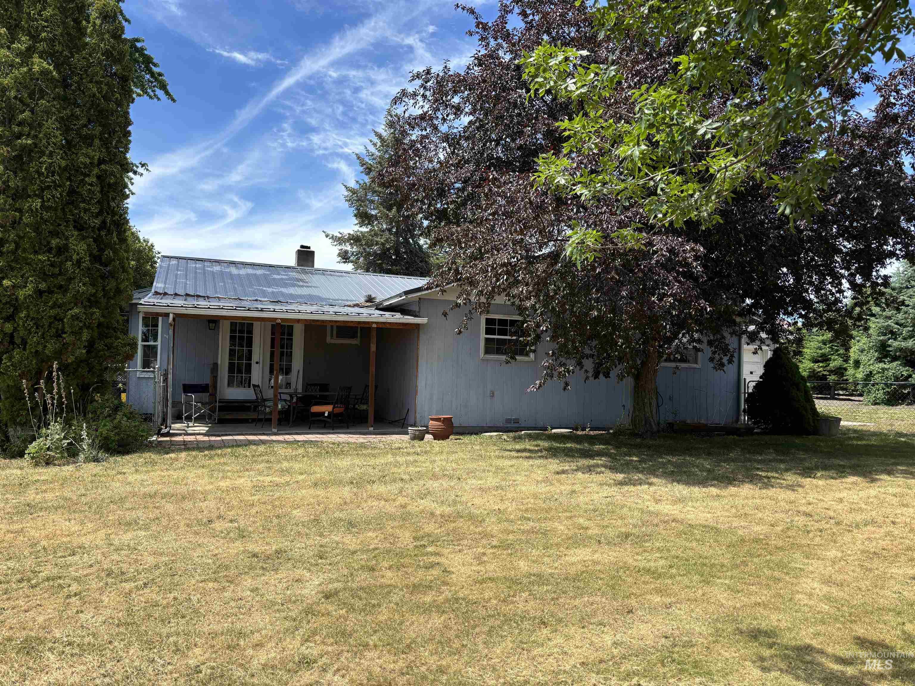 704 Villard Property Photo 1