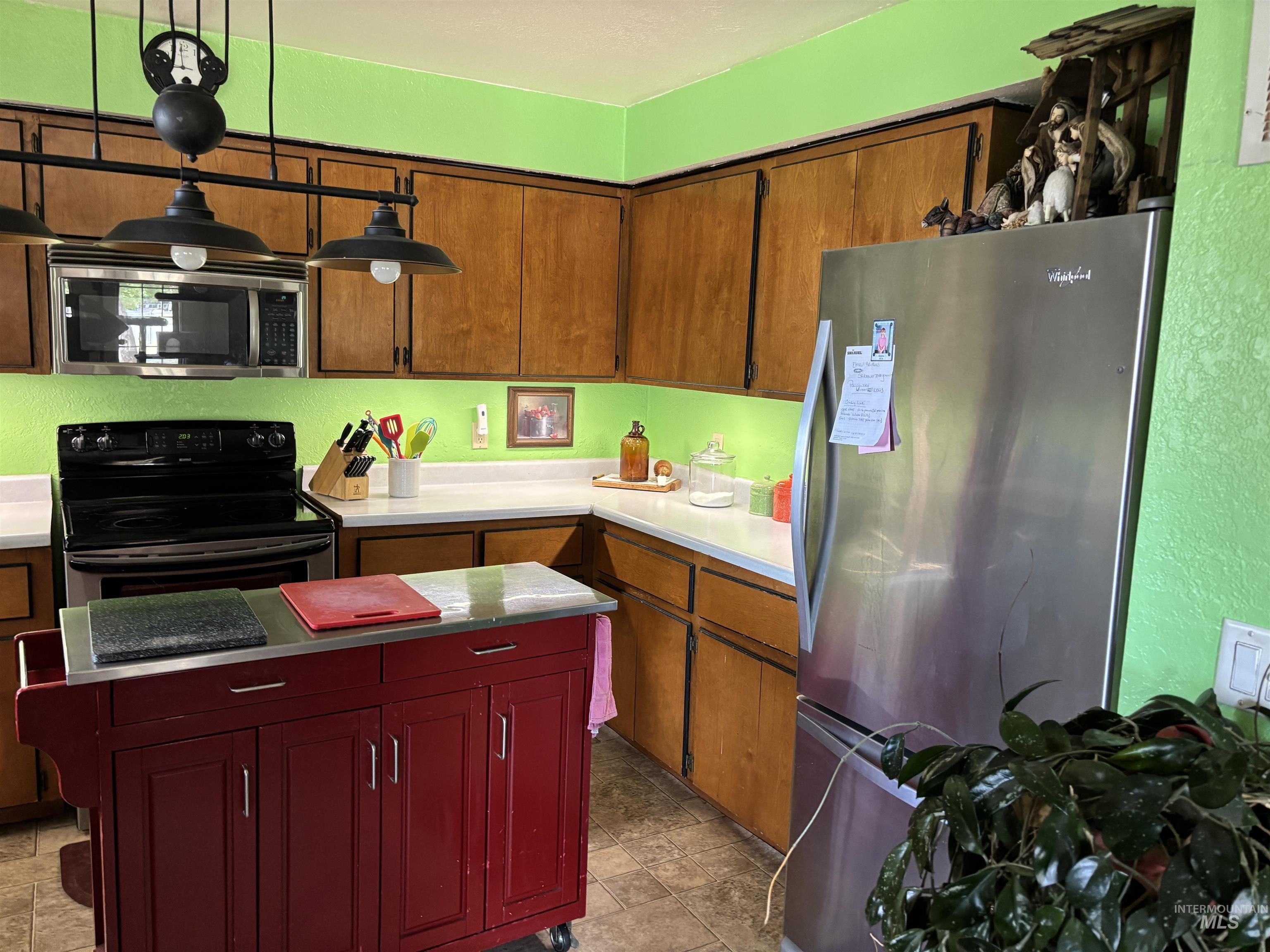 704 Villard Property Photo 5