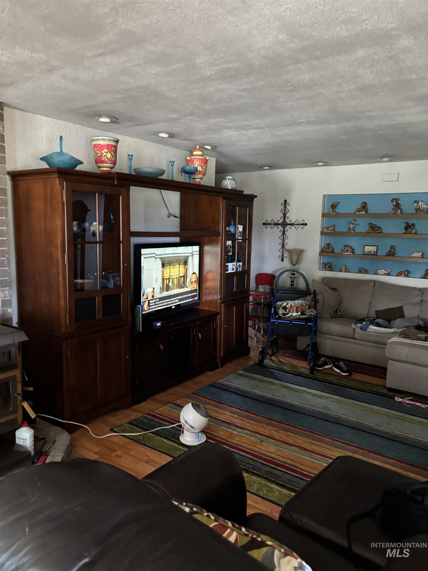 704 Villard Property Photo 7