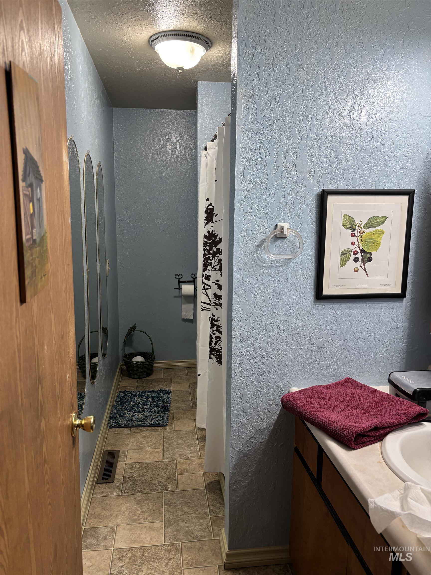 704 Villard Property Photo 13