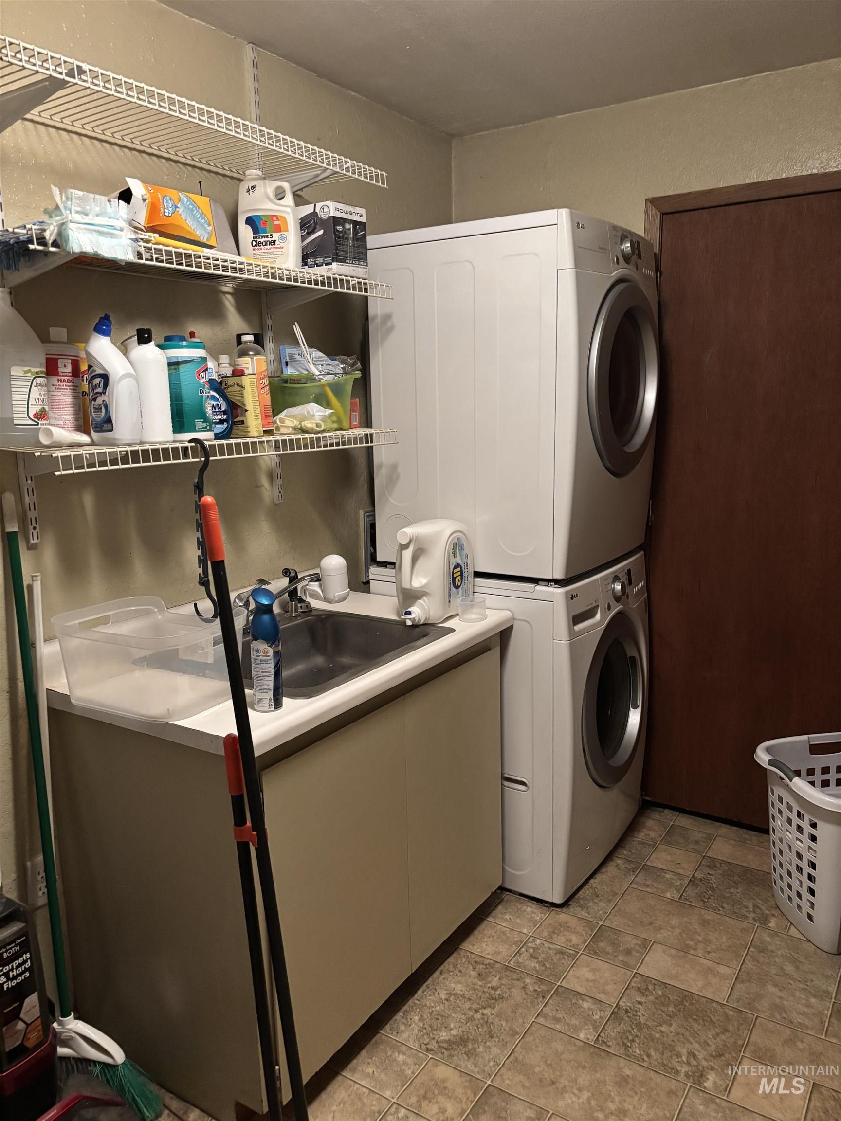 704 Villard Property Photo 14