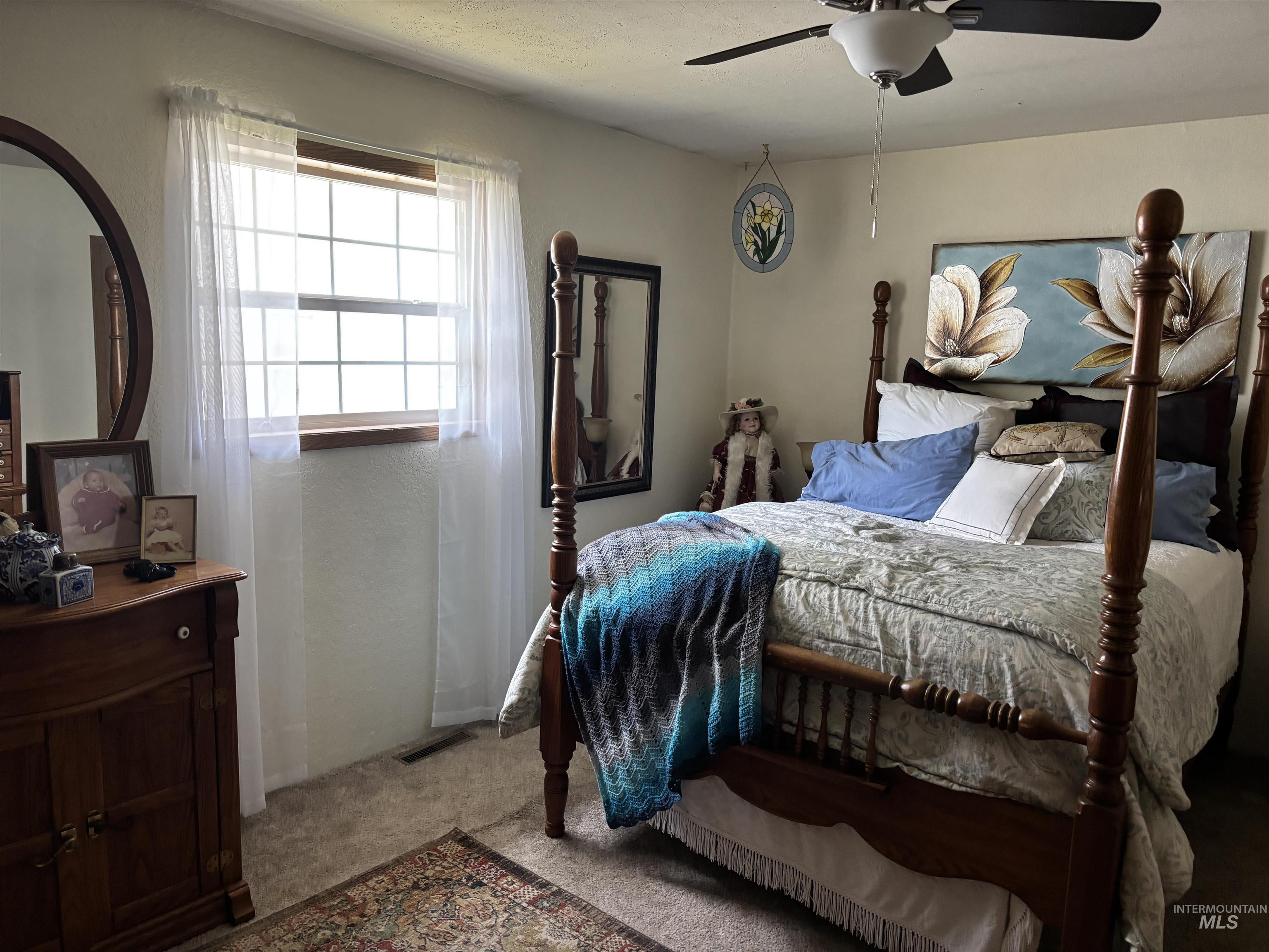 704 Villard Property Photo 15