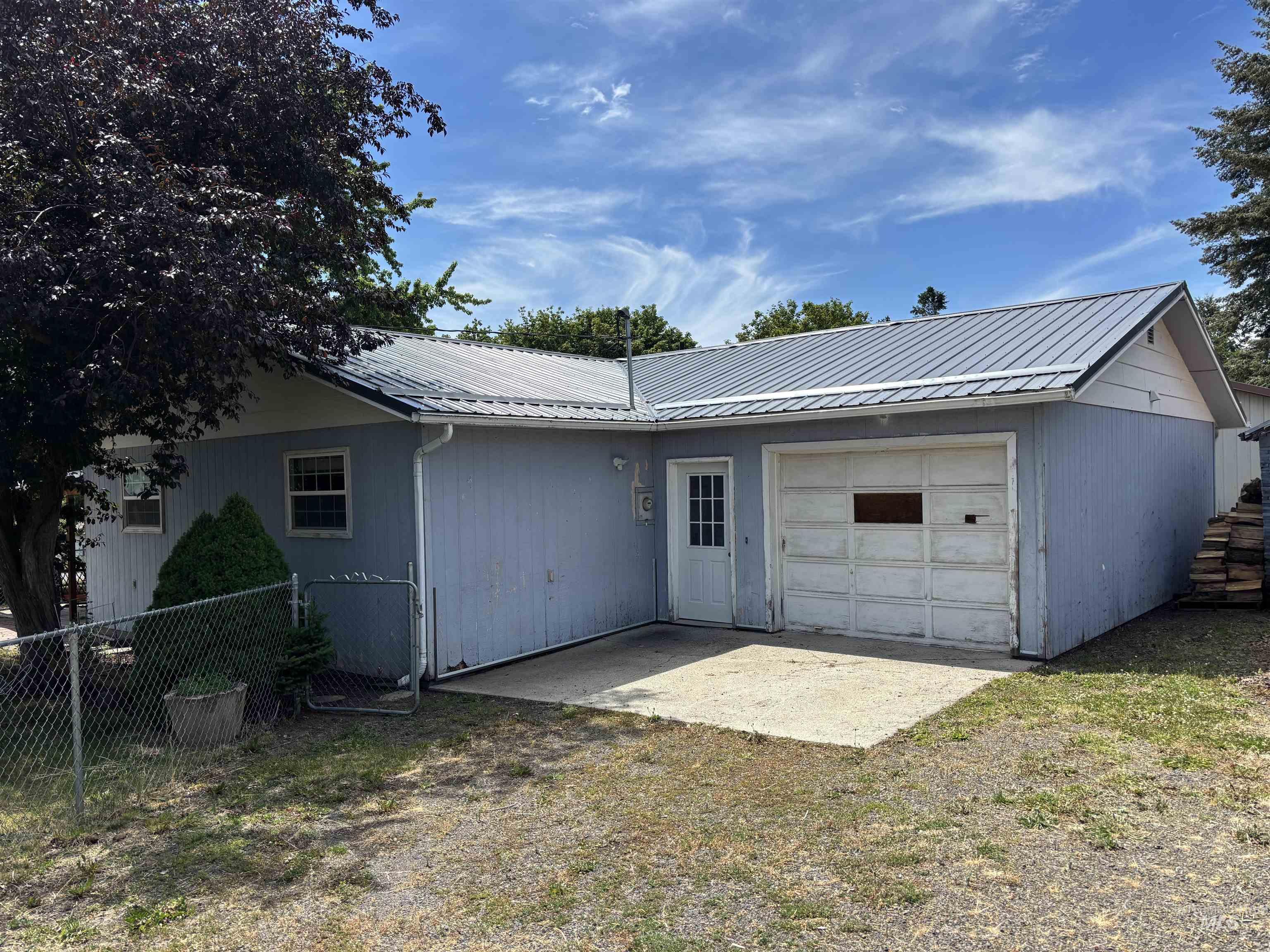 704 Villard Property Photo 19