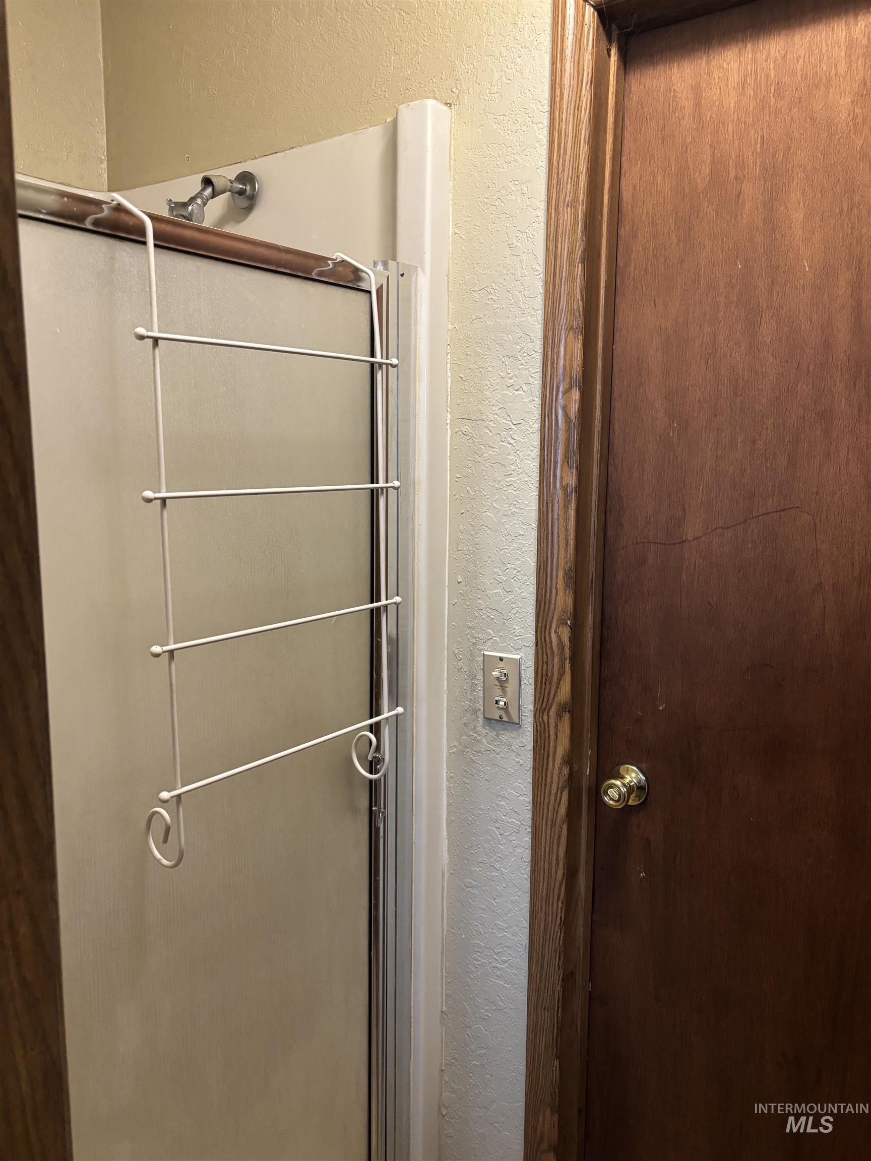 704 Villard Property Photo 27