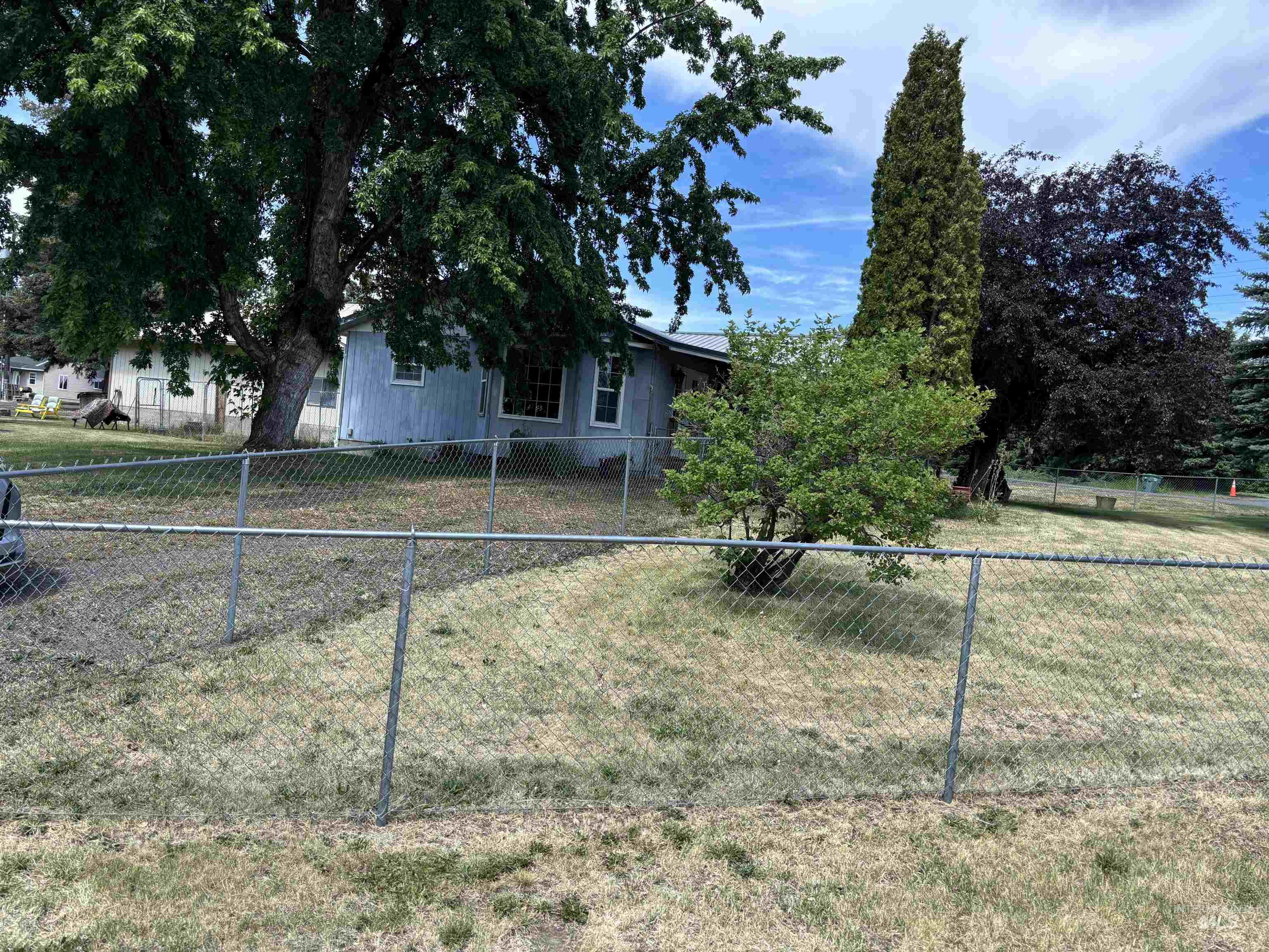 704 Villard Property Photo 29