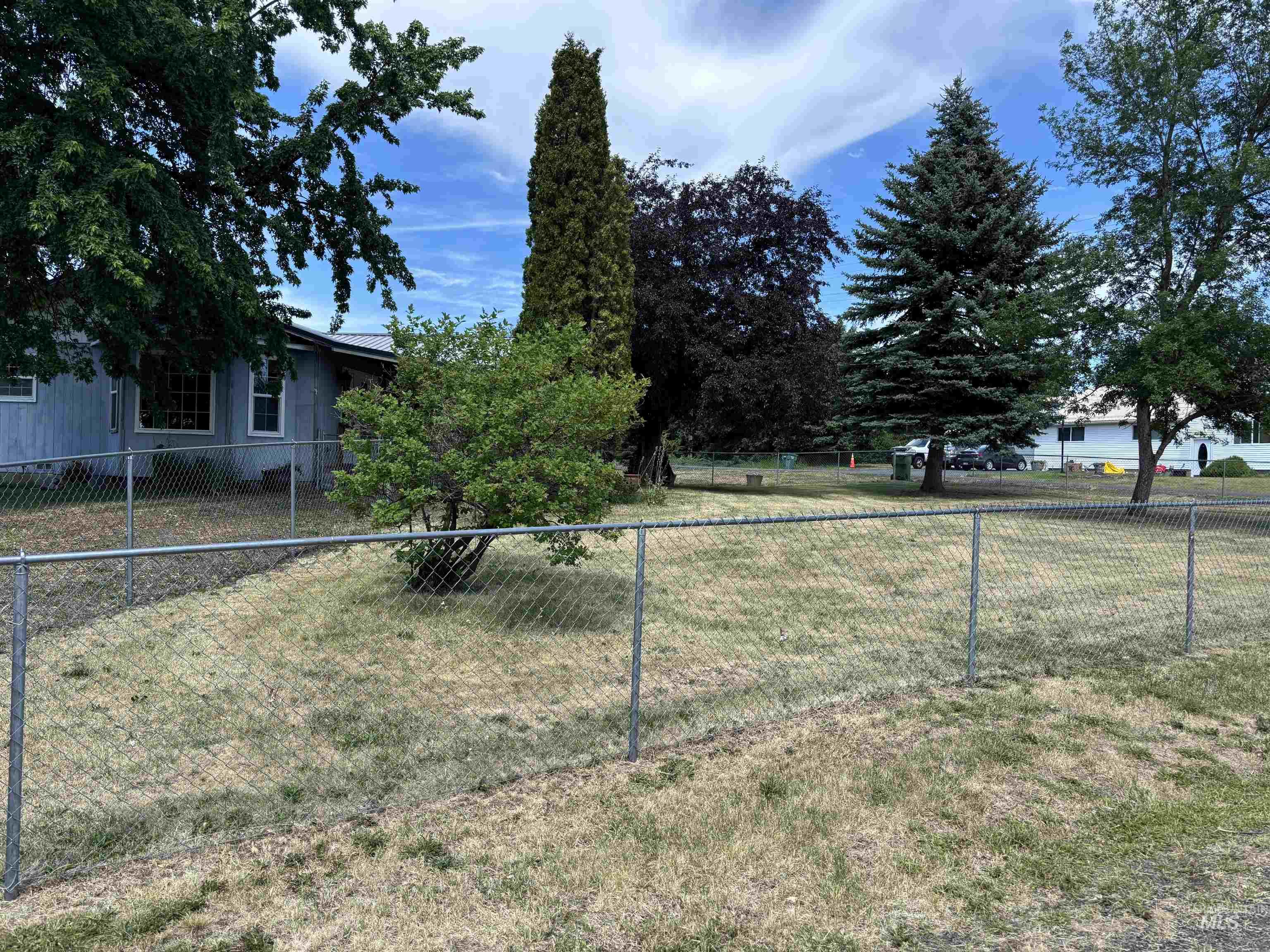 704 Villard Property Photo 30
