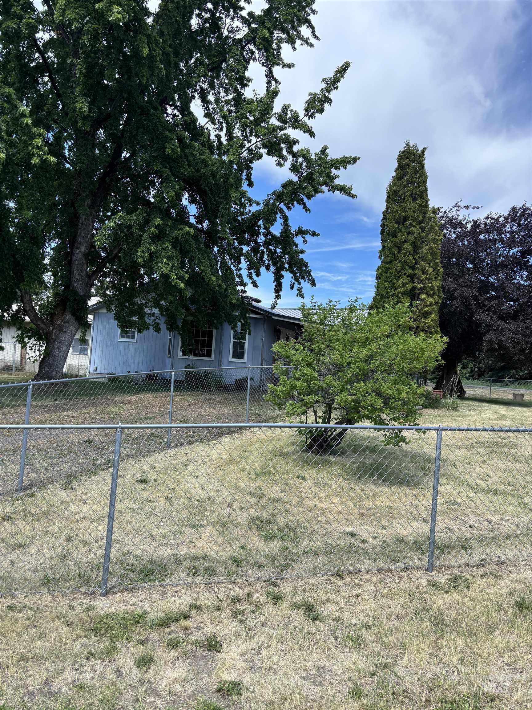 704 Villard Property Photo 31