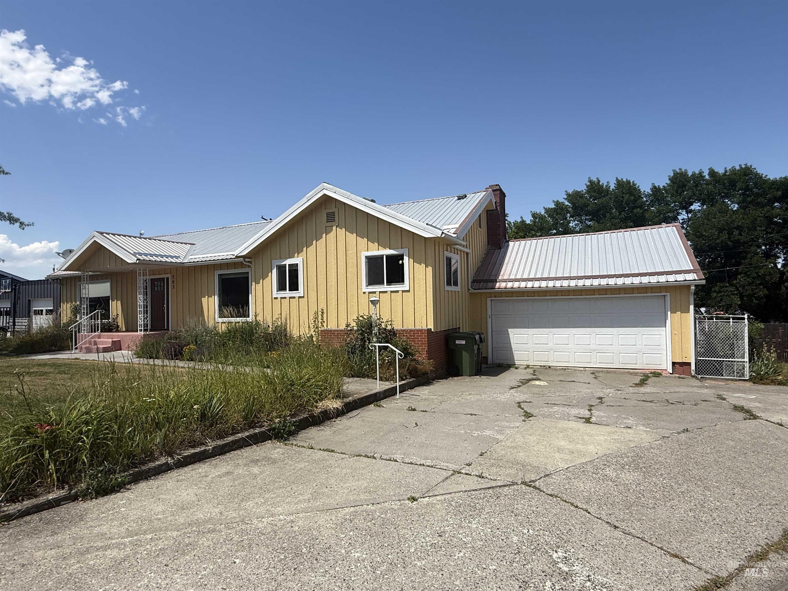 703 Jefferson St Property Photo 4