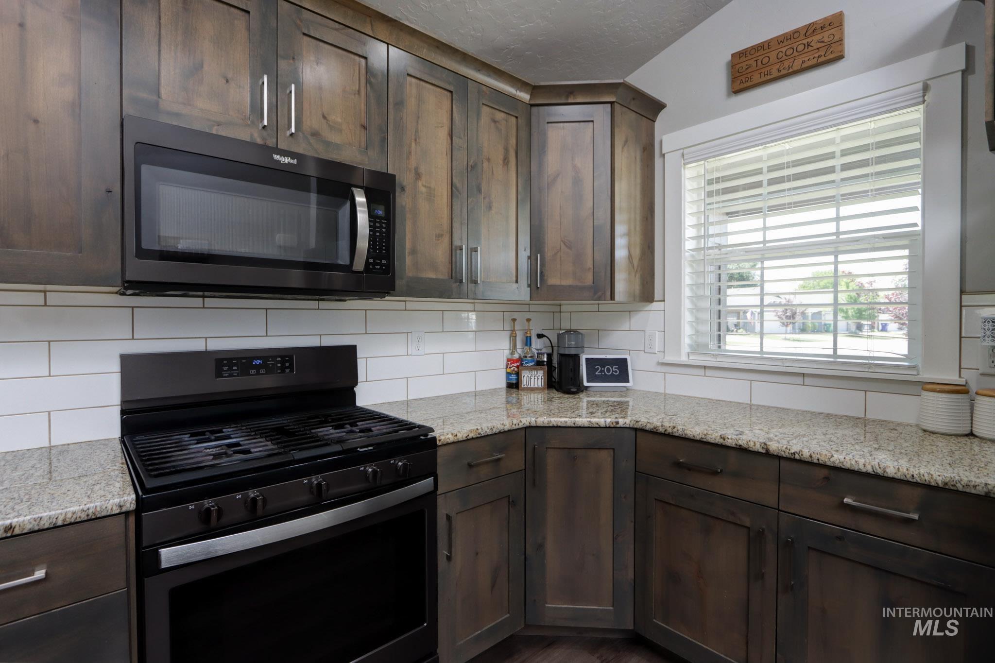 204 Crimson Cir E Property Photo 4