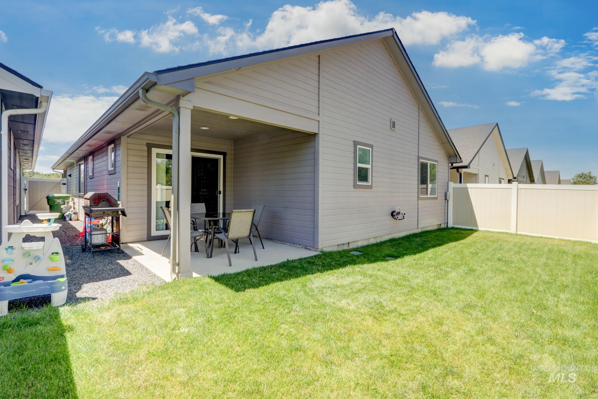 204 Crimson Cir E Property Photo 32