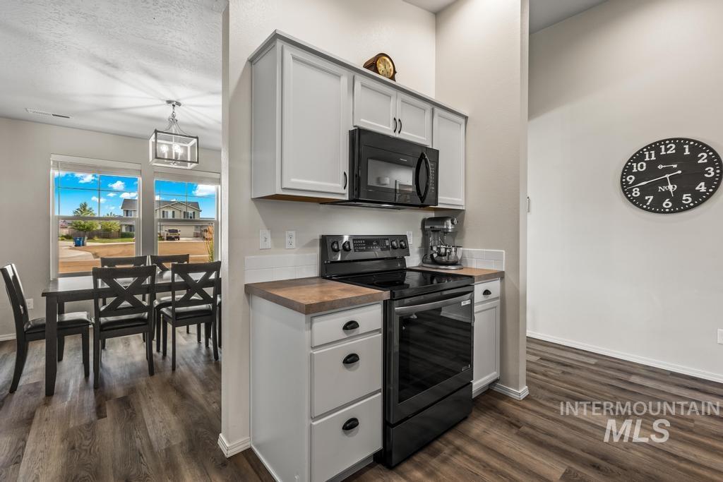13584 Leppert Street Property Photo 6
