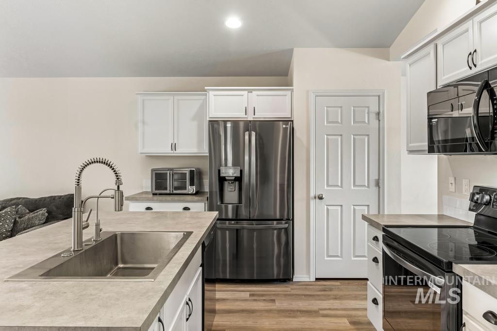 13584 Leppert Street Property Photo 8