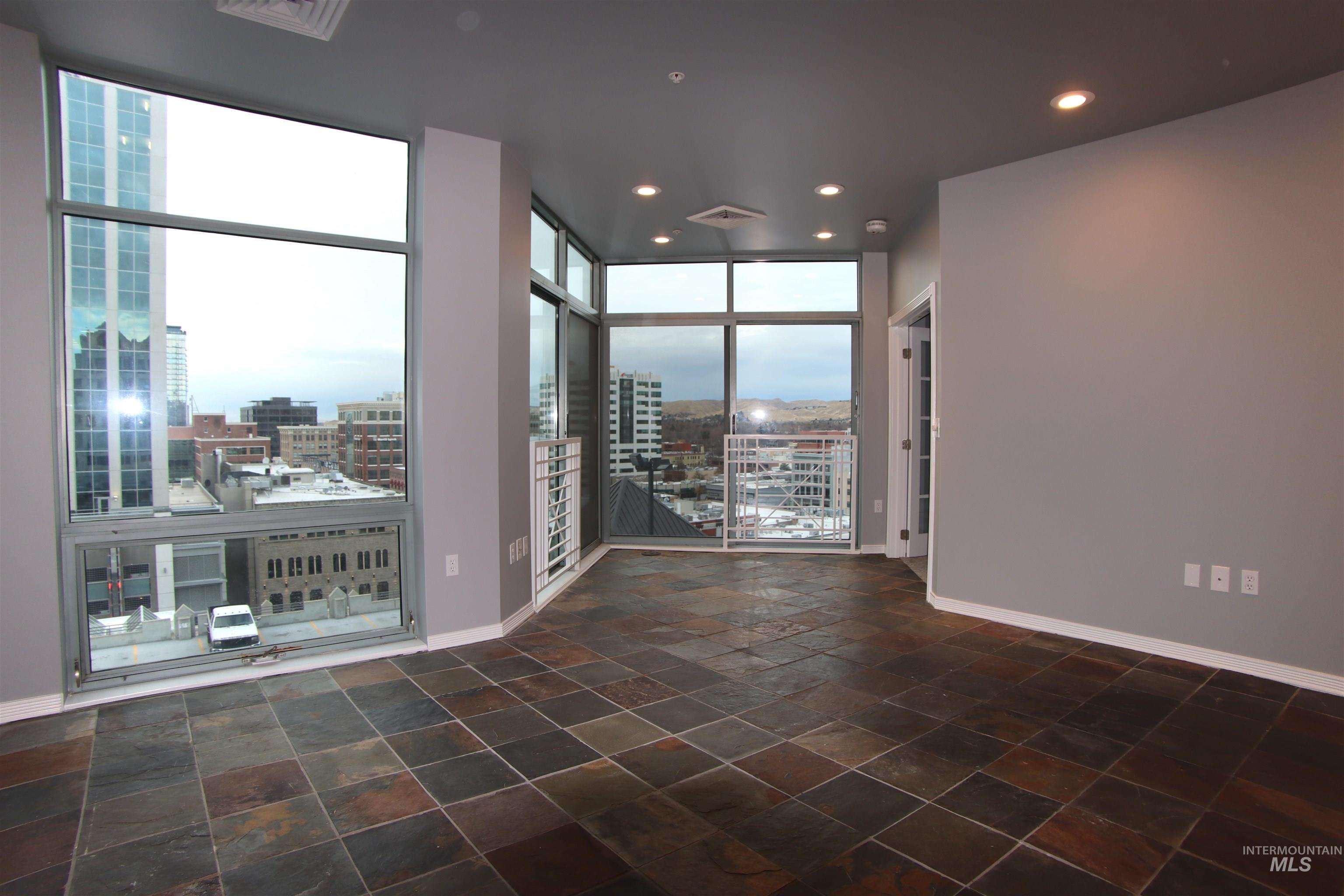 199 N Capitol Property Photo 3