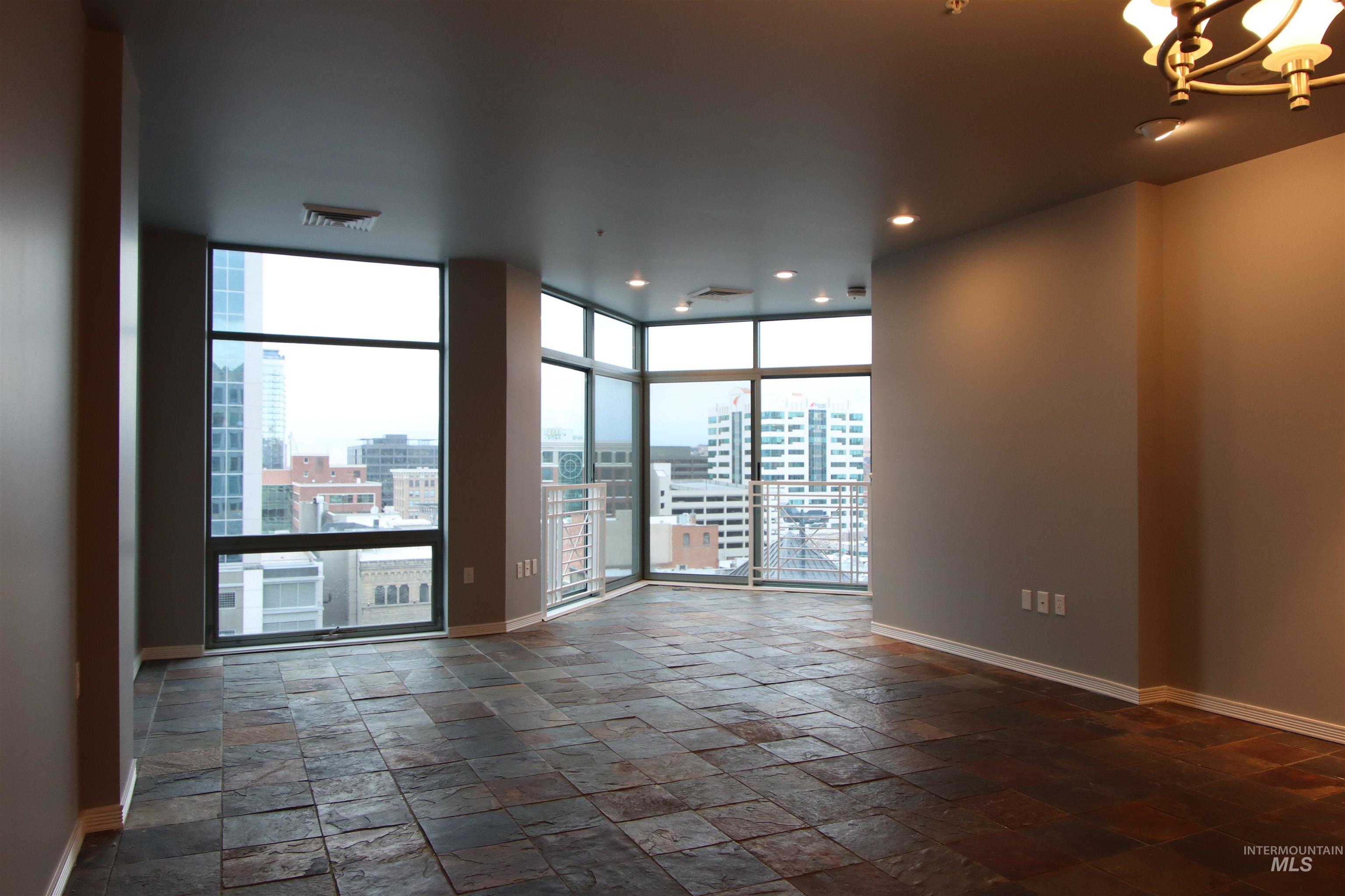 199 N Capitol Property Photo 11