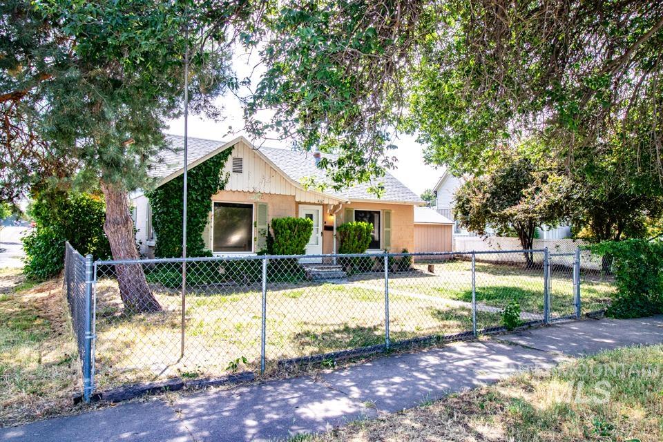 402 S Hayes Property Photo 2