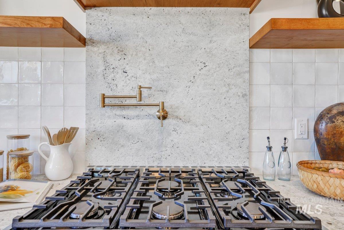 2282 E 4400 N Property Photo 17