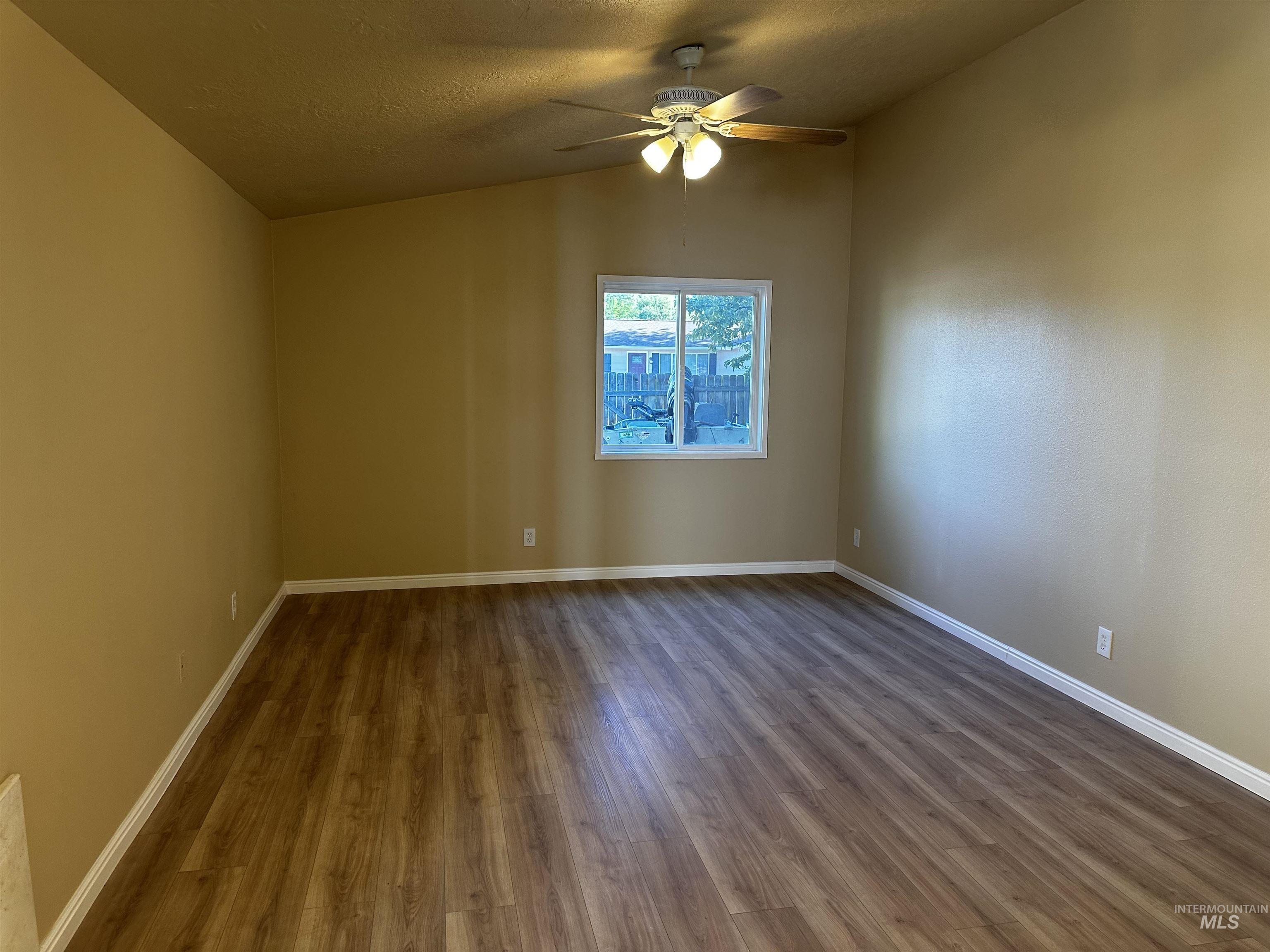 1009 Poppy Dr Property Photo 4