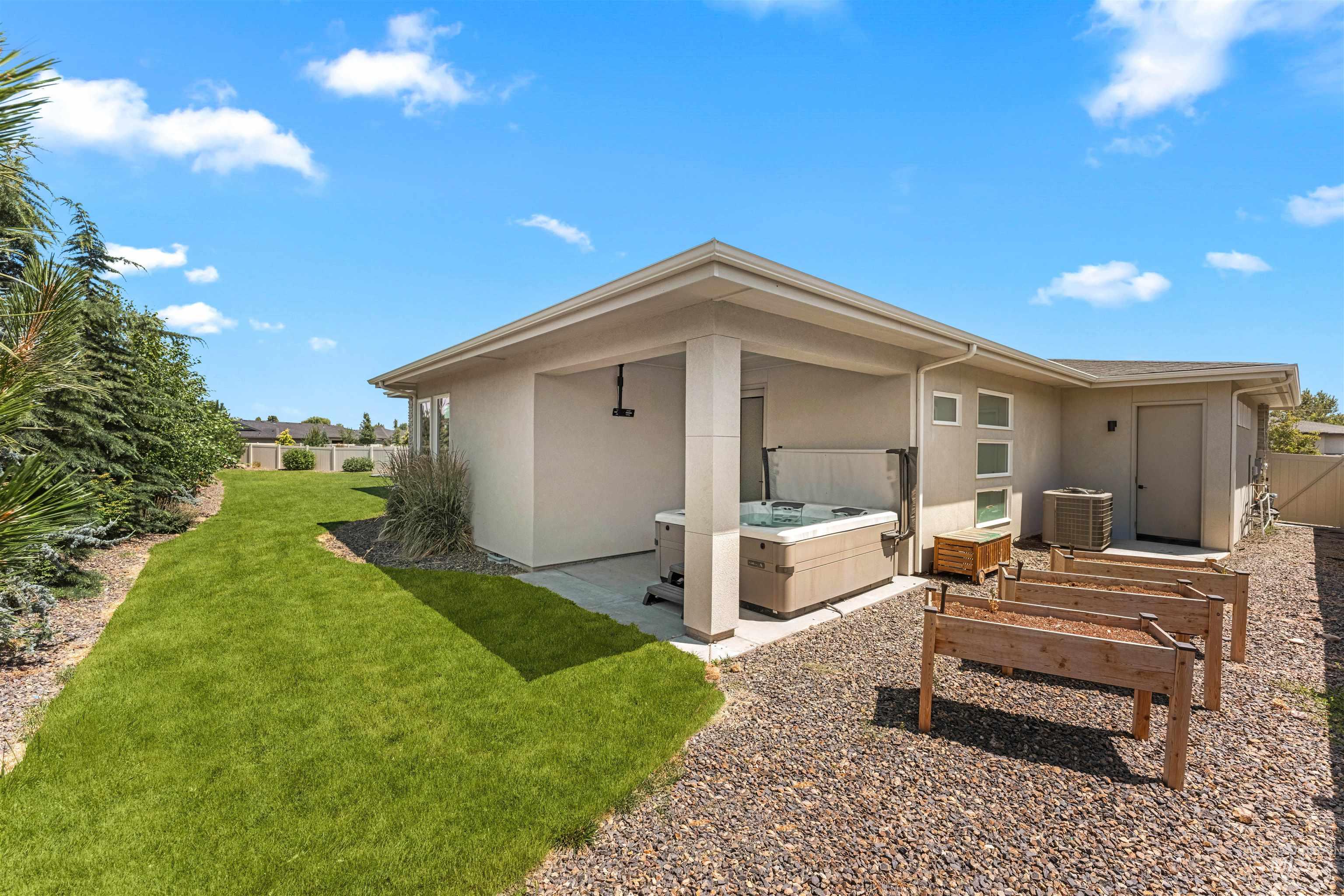 2375 S Grinberg Property Photo 46