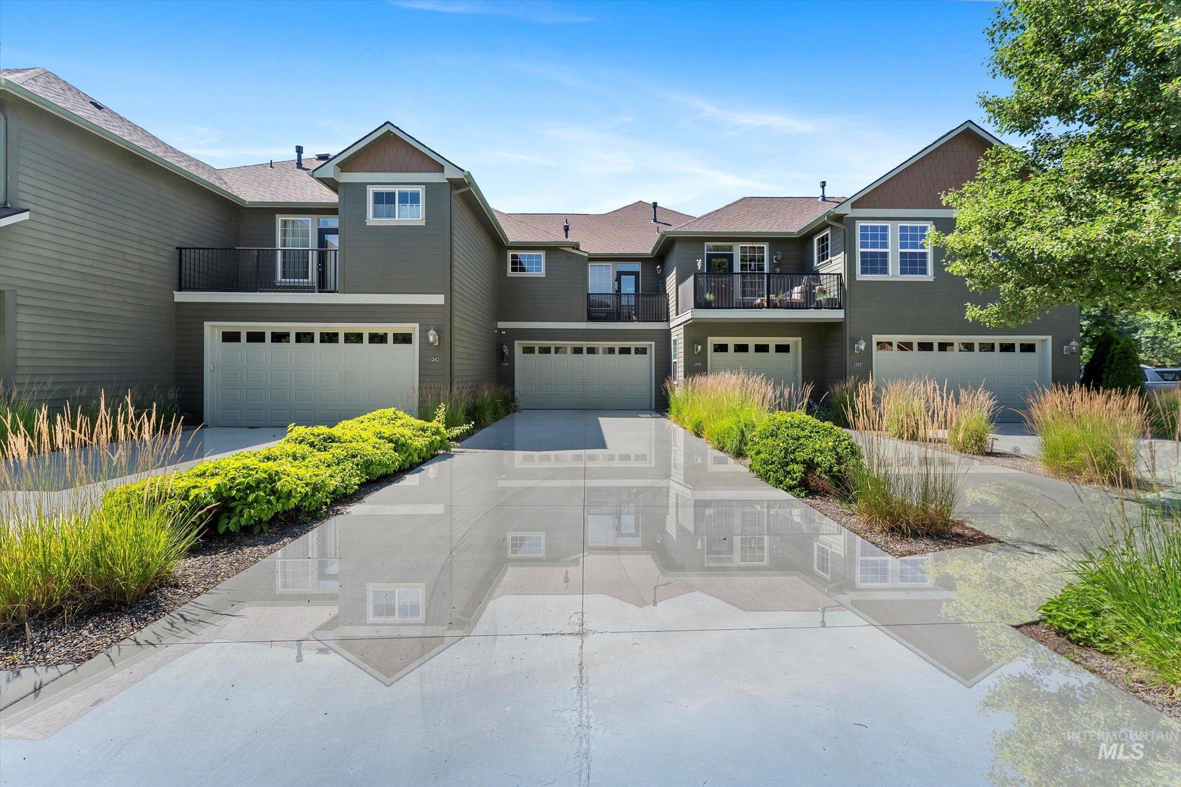 1244 E Winding Creek Drive Property Photo 1