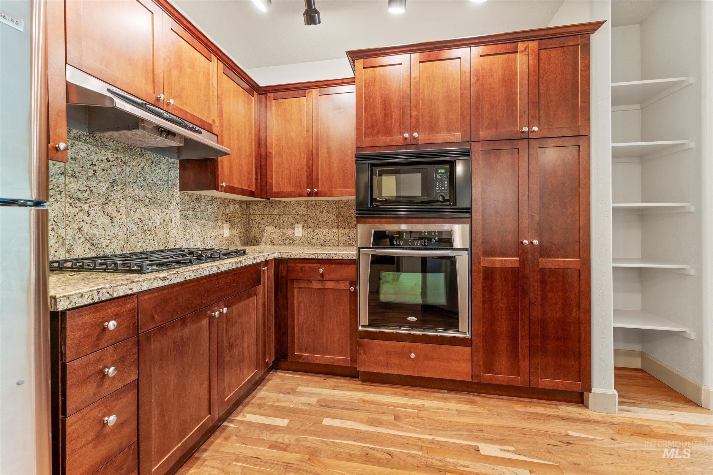 1244 E Winding Creek Drive Property Photo 4