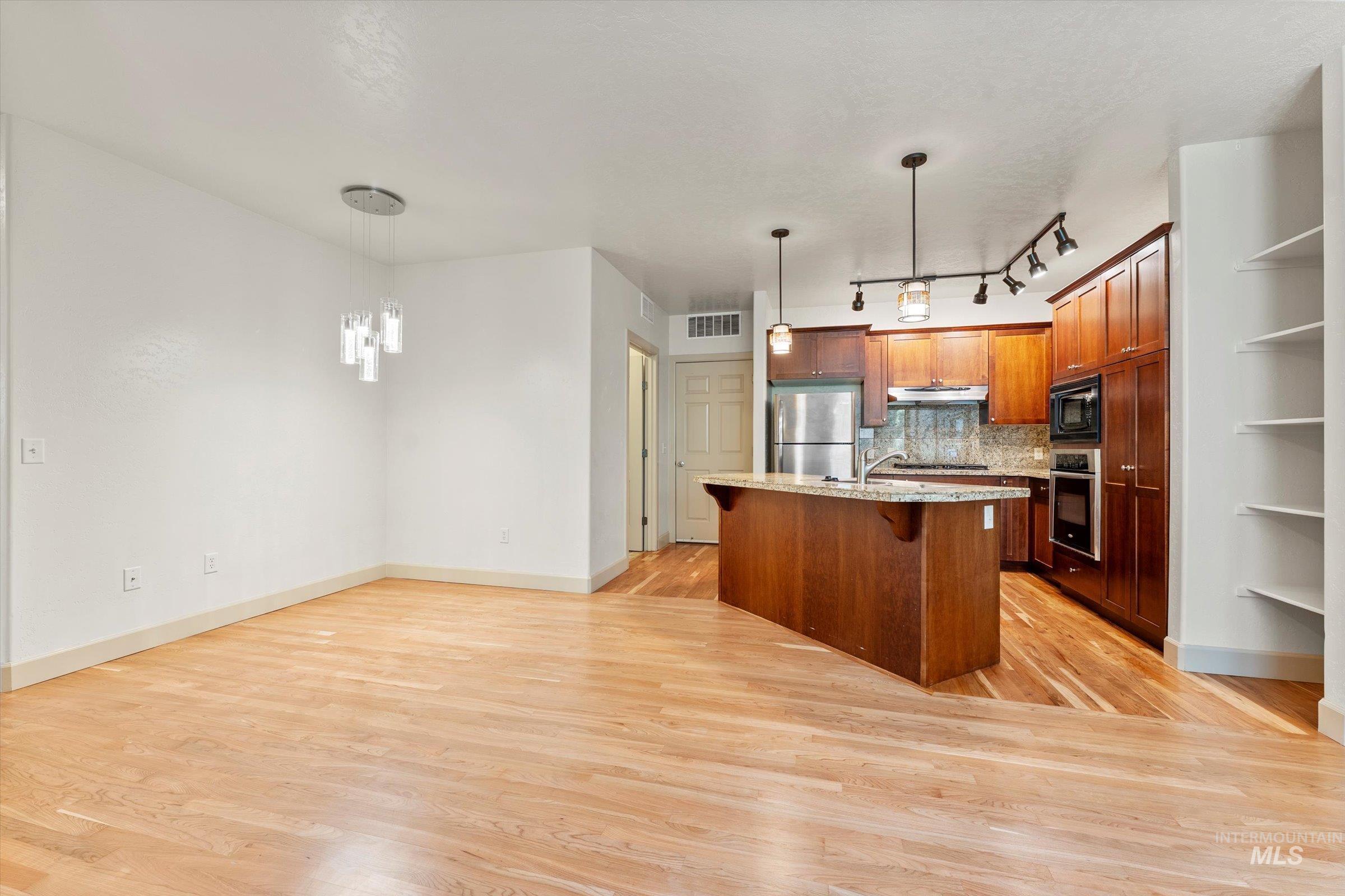 1244 E Winding Creek Drive Property Photo 6