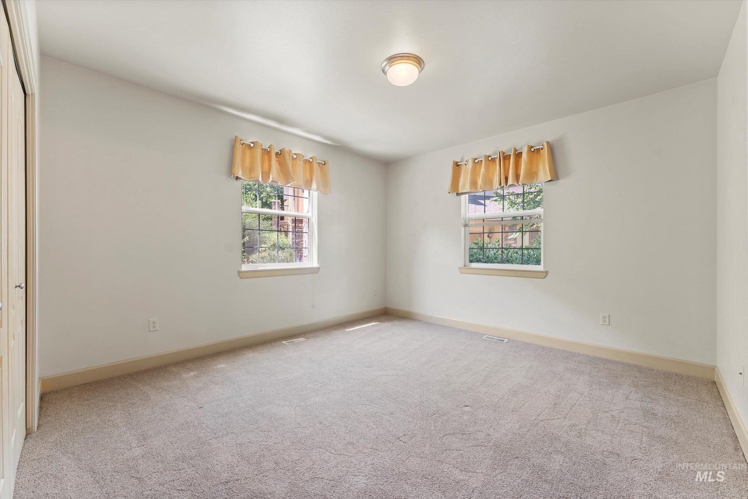1244 E Winding Creek Drive Property Photo 10