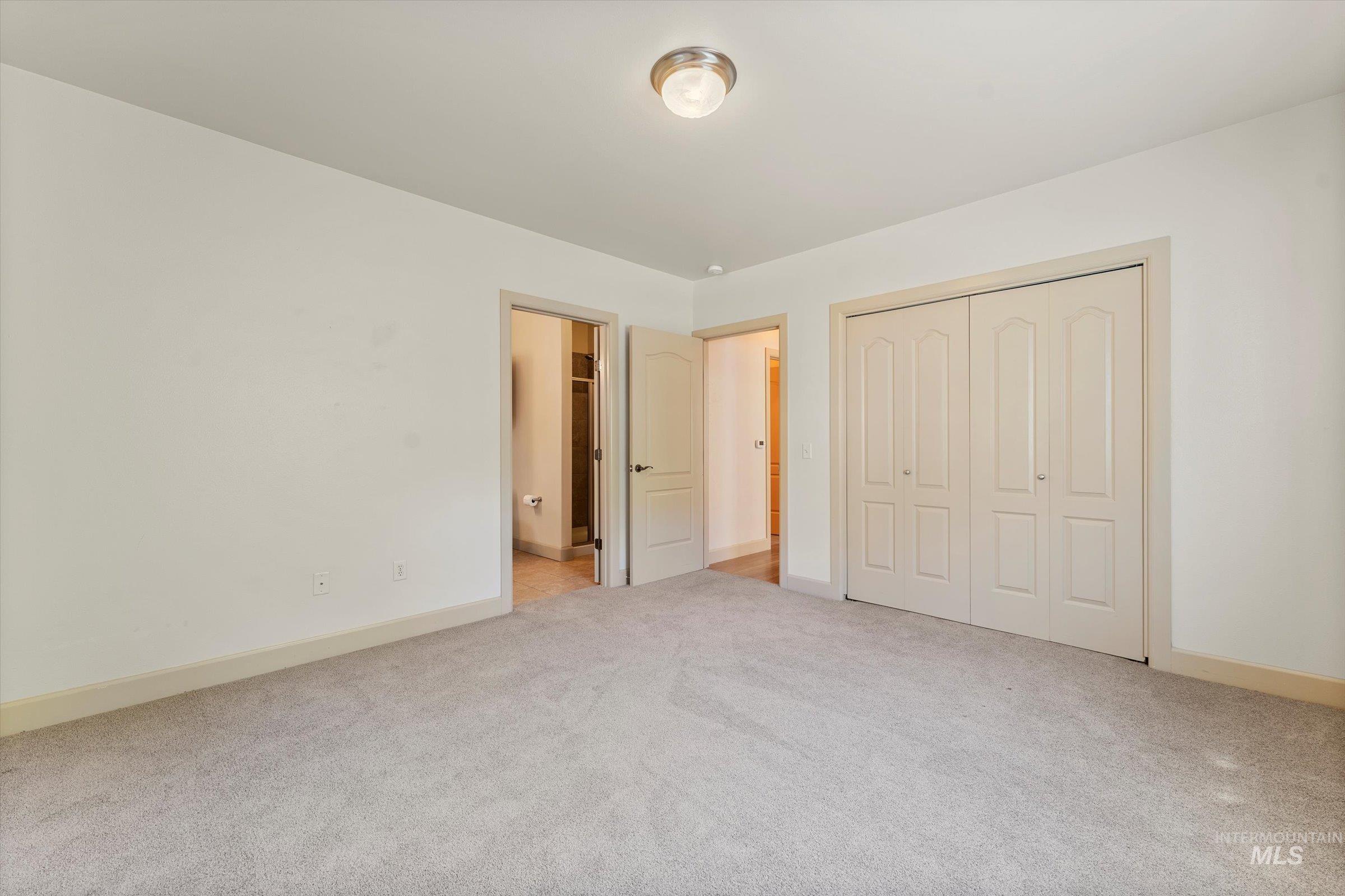 1244 E Winding Creek Drive Property Photo 11
