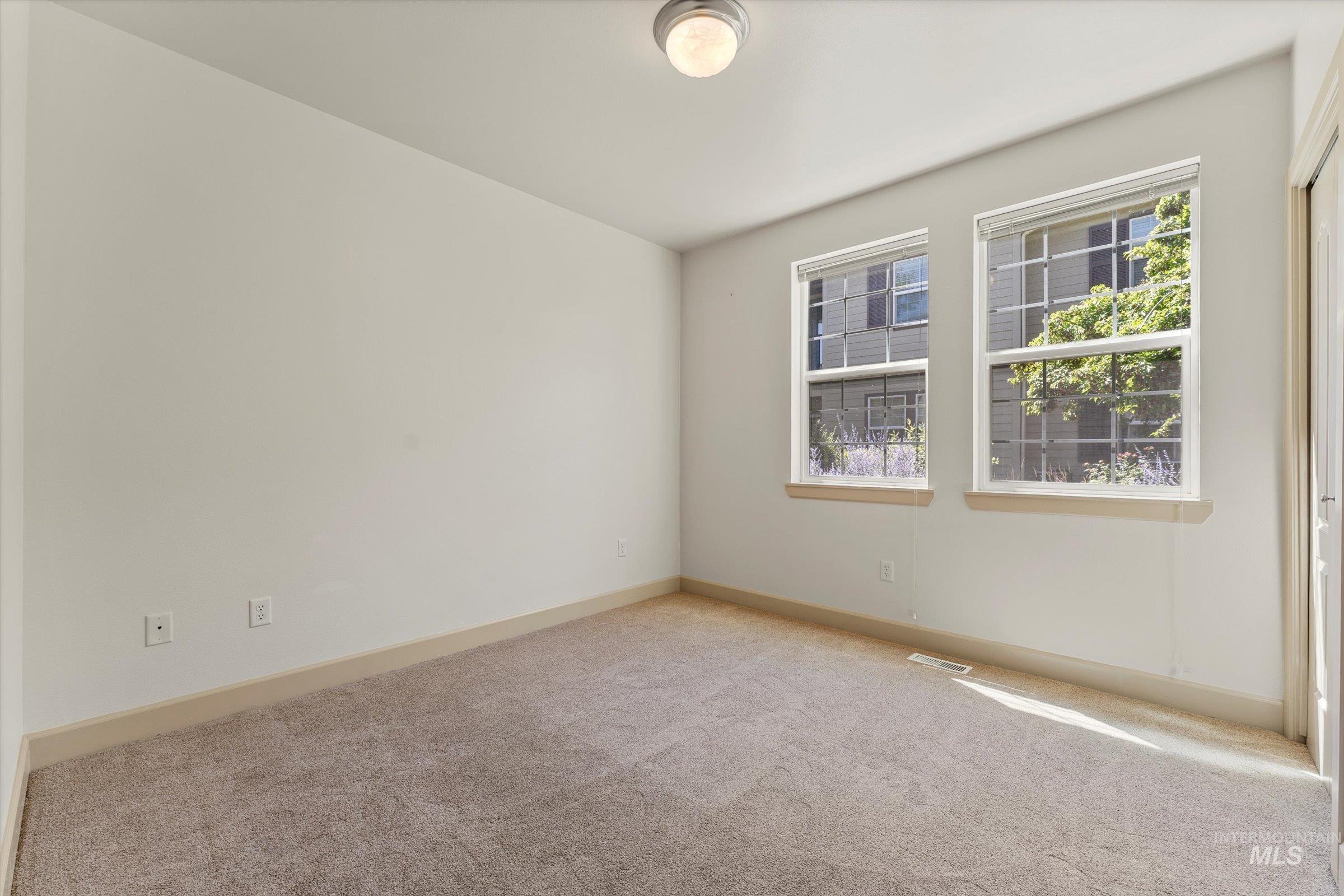 1244 E Winding Creek Drive Property Photo 15