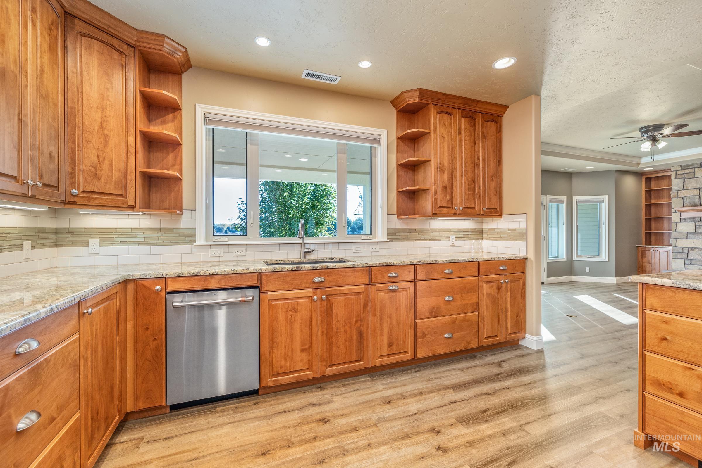 862 Brookwood Dr. Property Photo 10