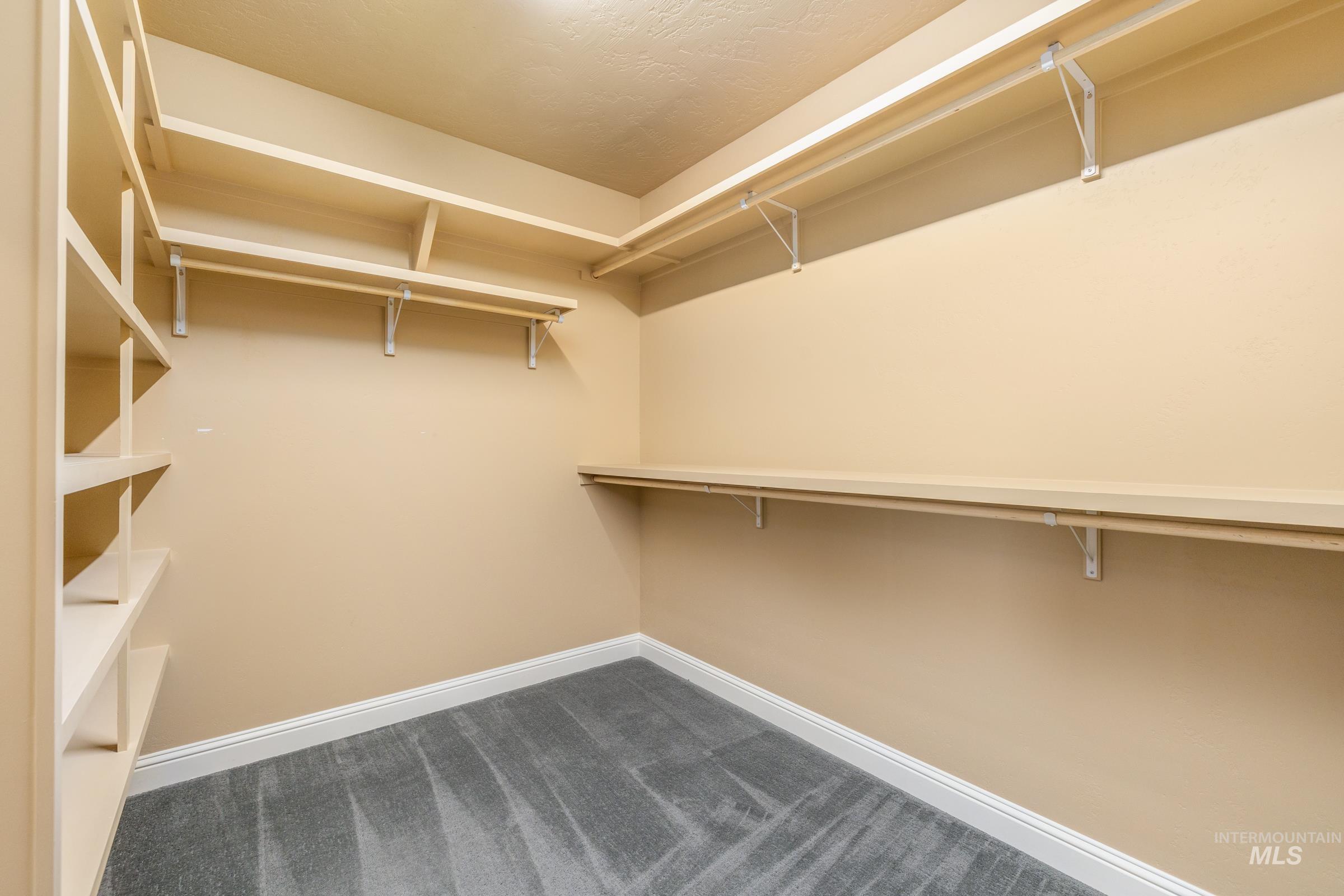 862 Brookwood Dr. Property Photo 25