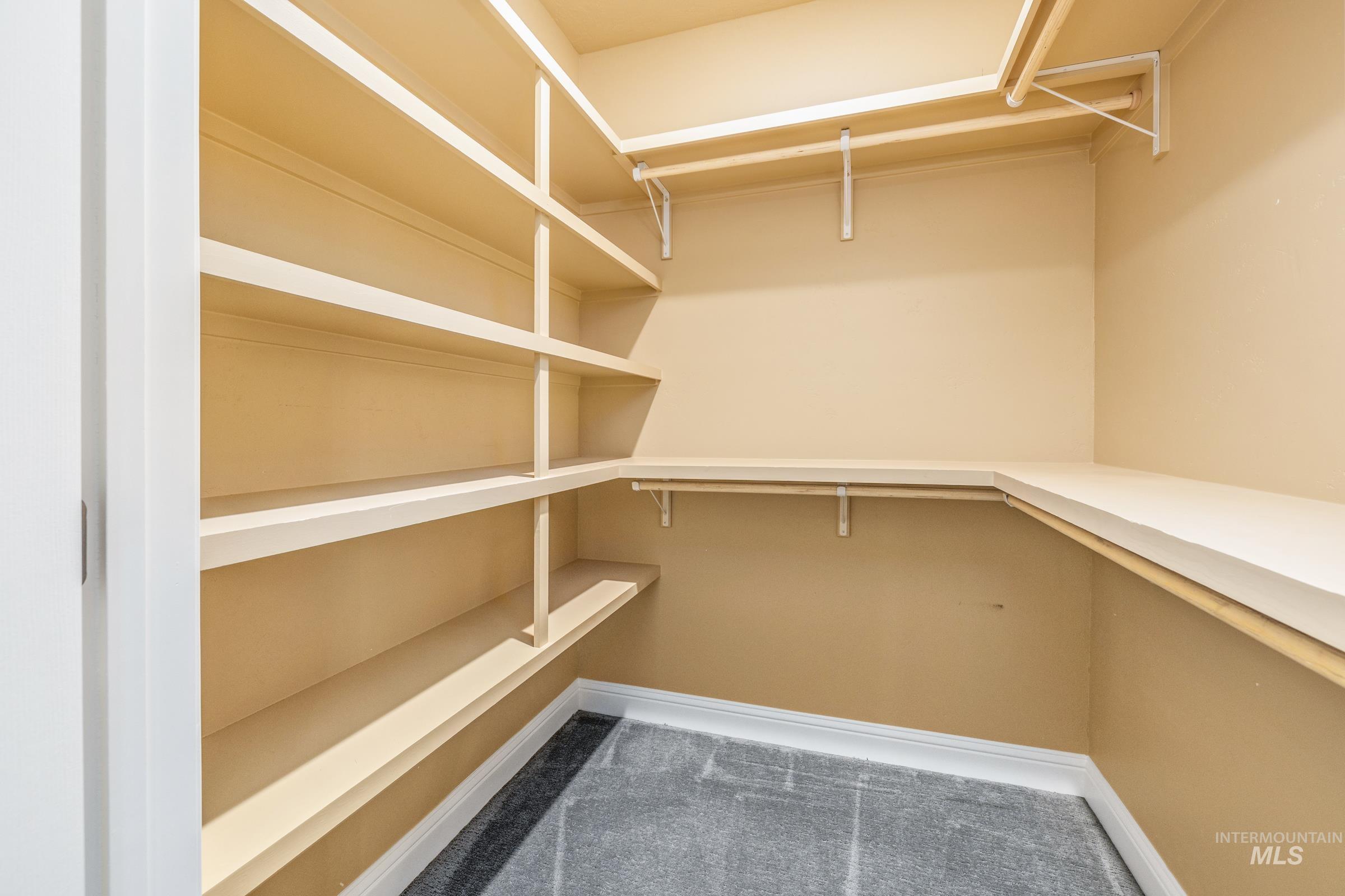 862 Brookwood Dr. Property Photo 36