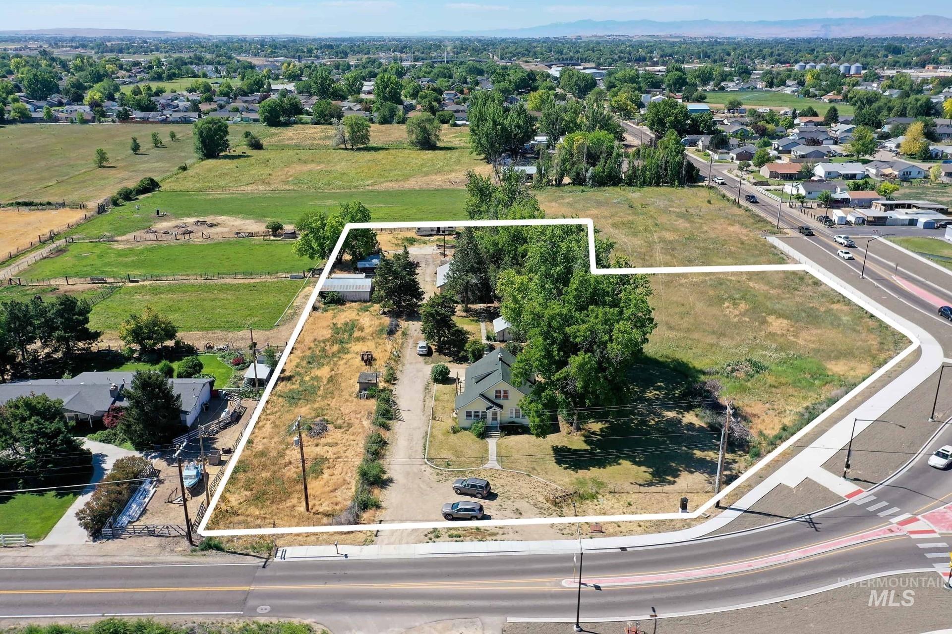 3123 E Victory Road Property Photo 1