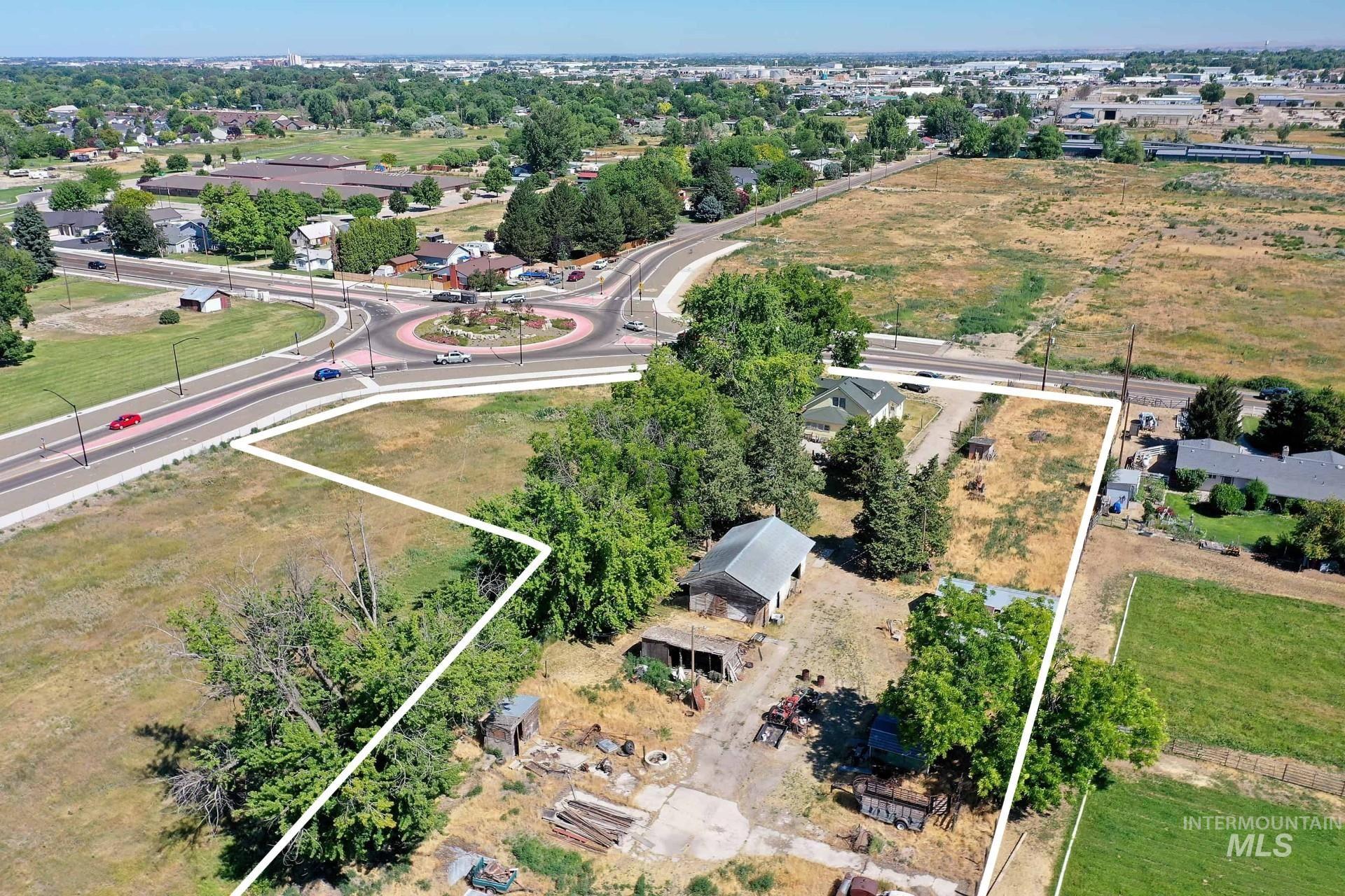 3123 E Victory Road Property Photo 5