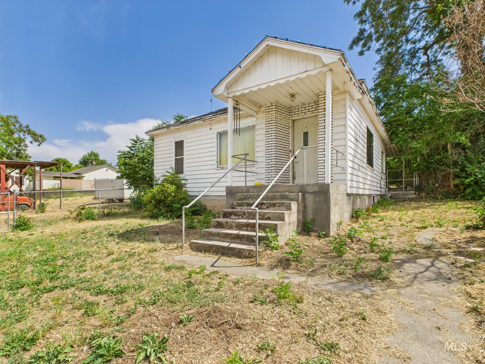 1104 And 1108 2nd St. Property Photo 1