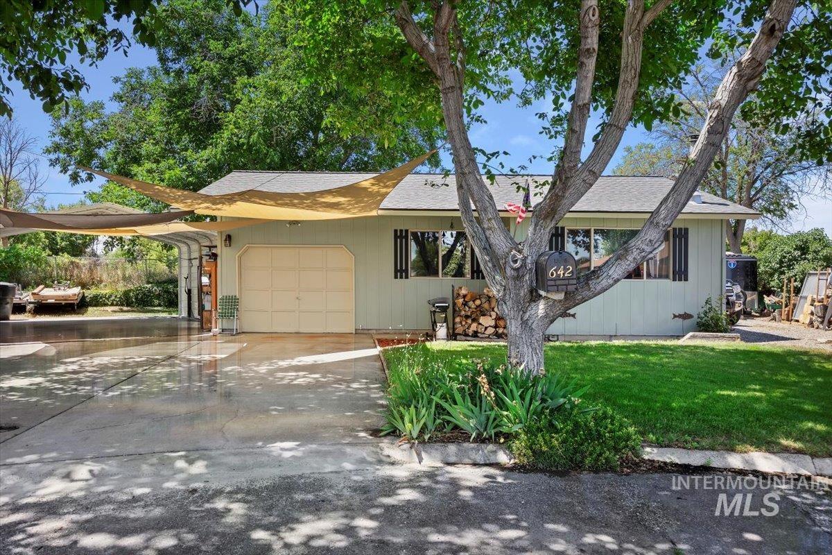 642 Spruce Circle Property Photo 4