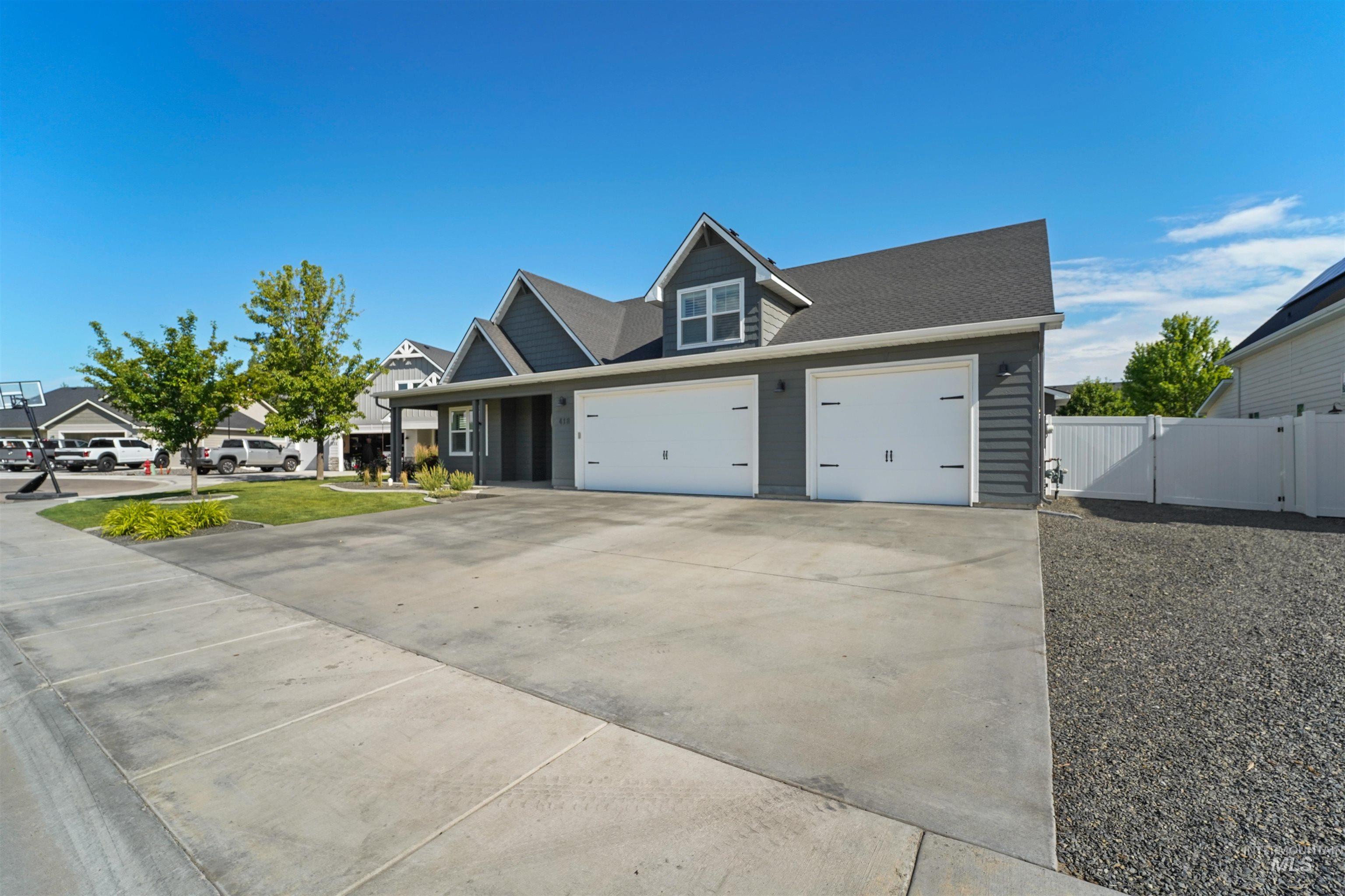 418 Fox Lantern Ct Property Photo 2