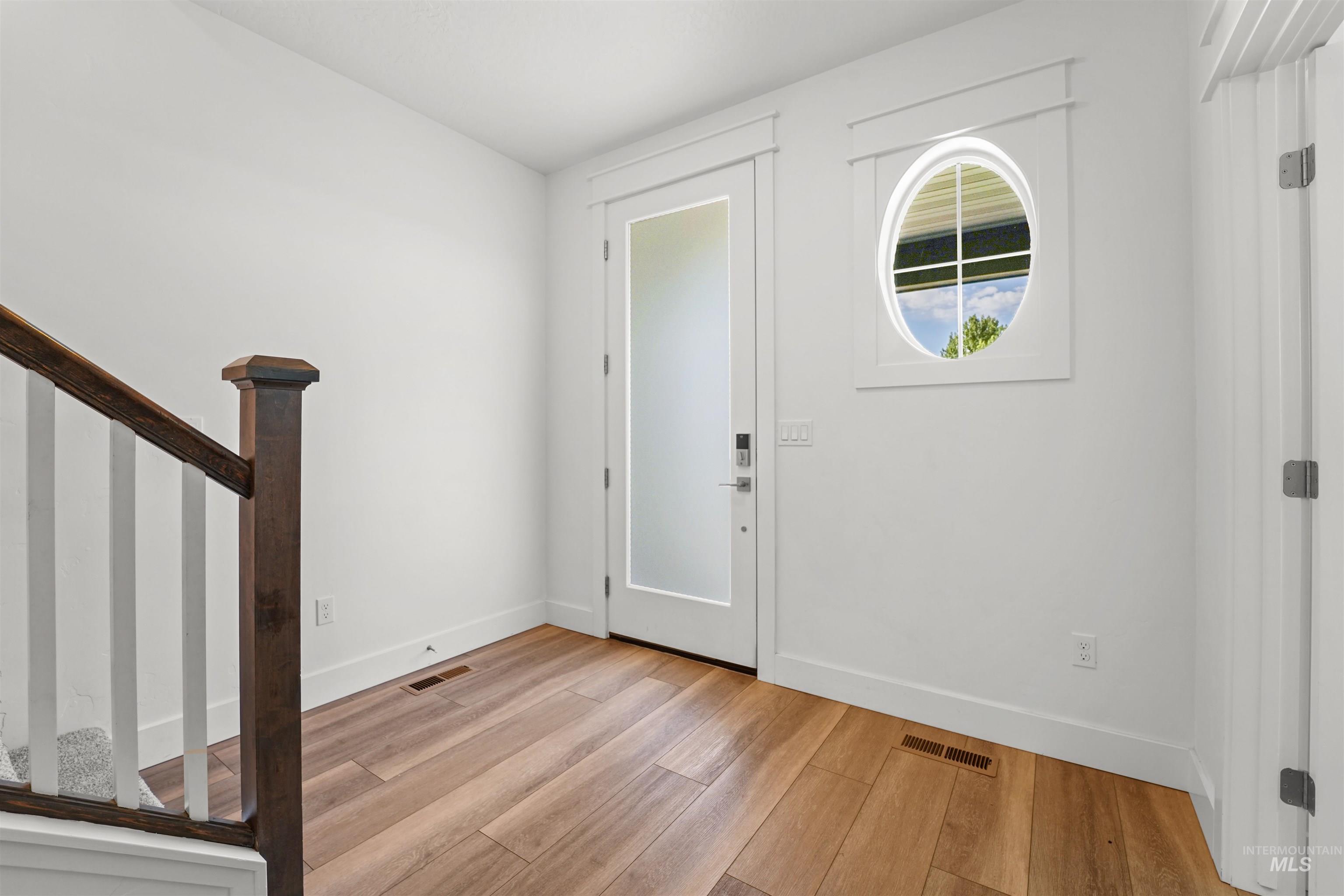 418 Fox Lantern Ct Property Photo 4