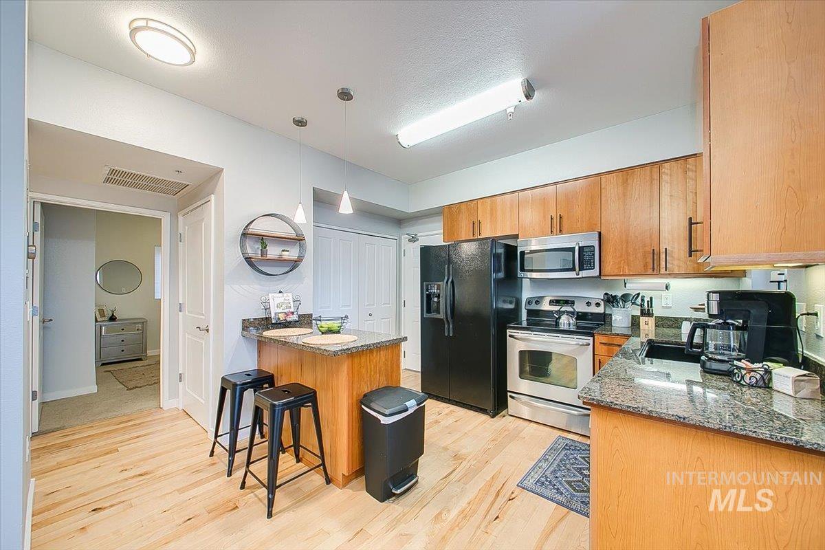 1463 W Grand Ave Property Photo 13