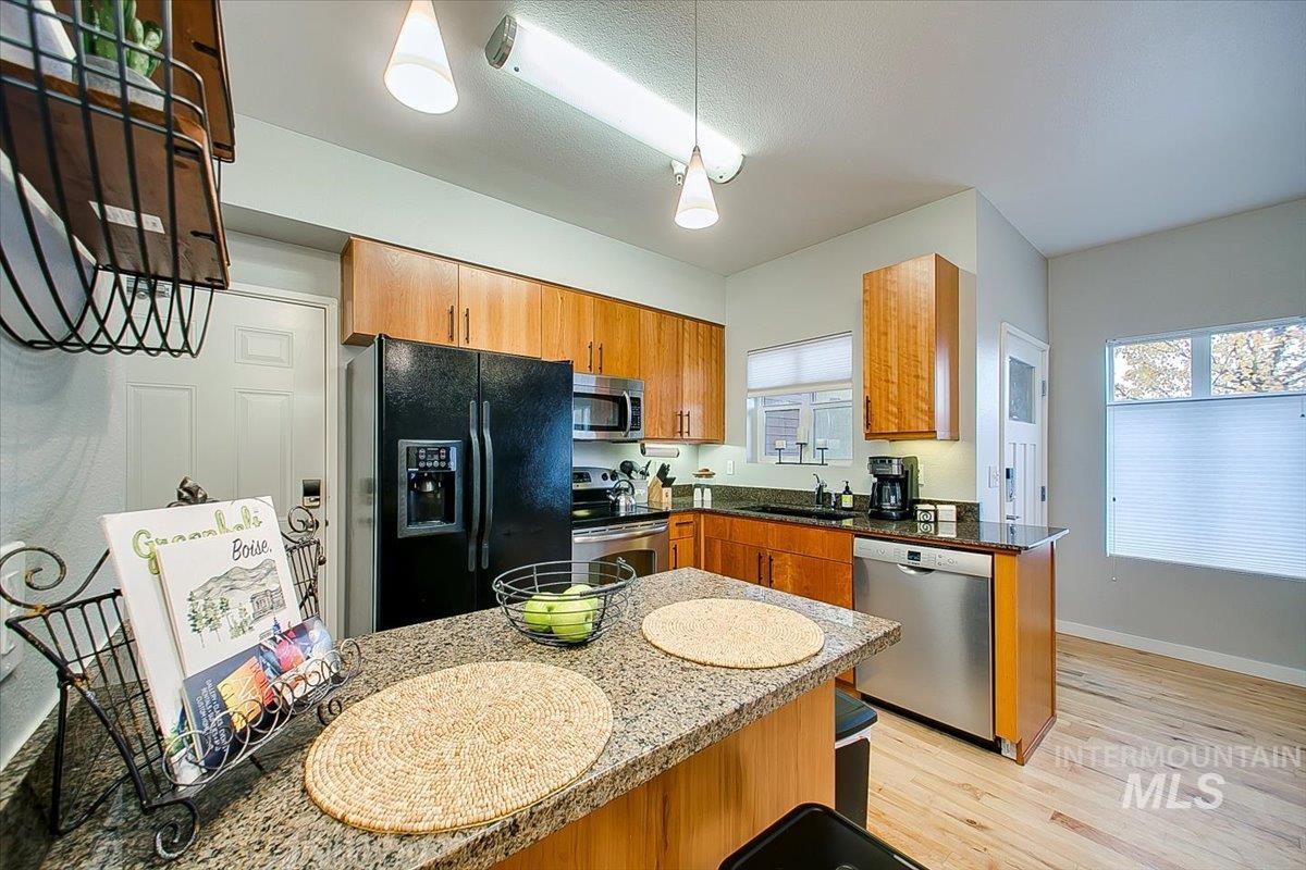 1463 W Grand Ave Property Photo 15